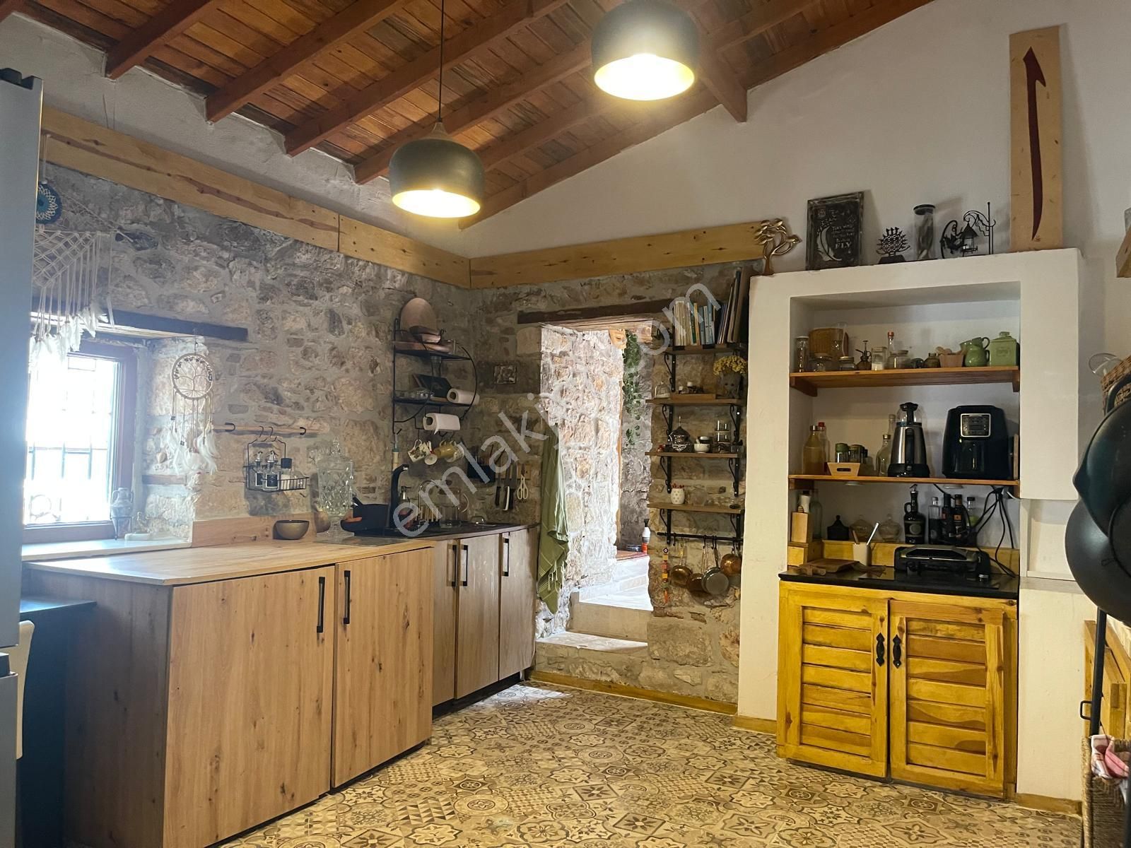 Ayvada'dan Ayvalık Merkez'de Deniz Manzaralı Ve Bahçeli 2 Katlı Taş Evi - Görsel 28