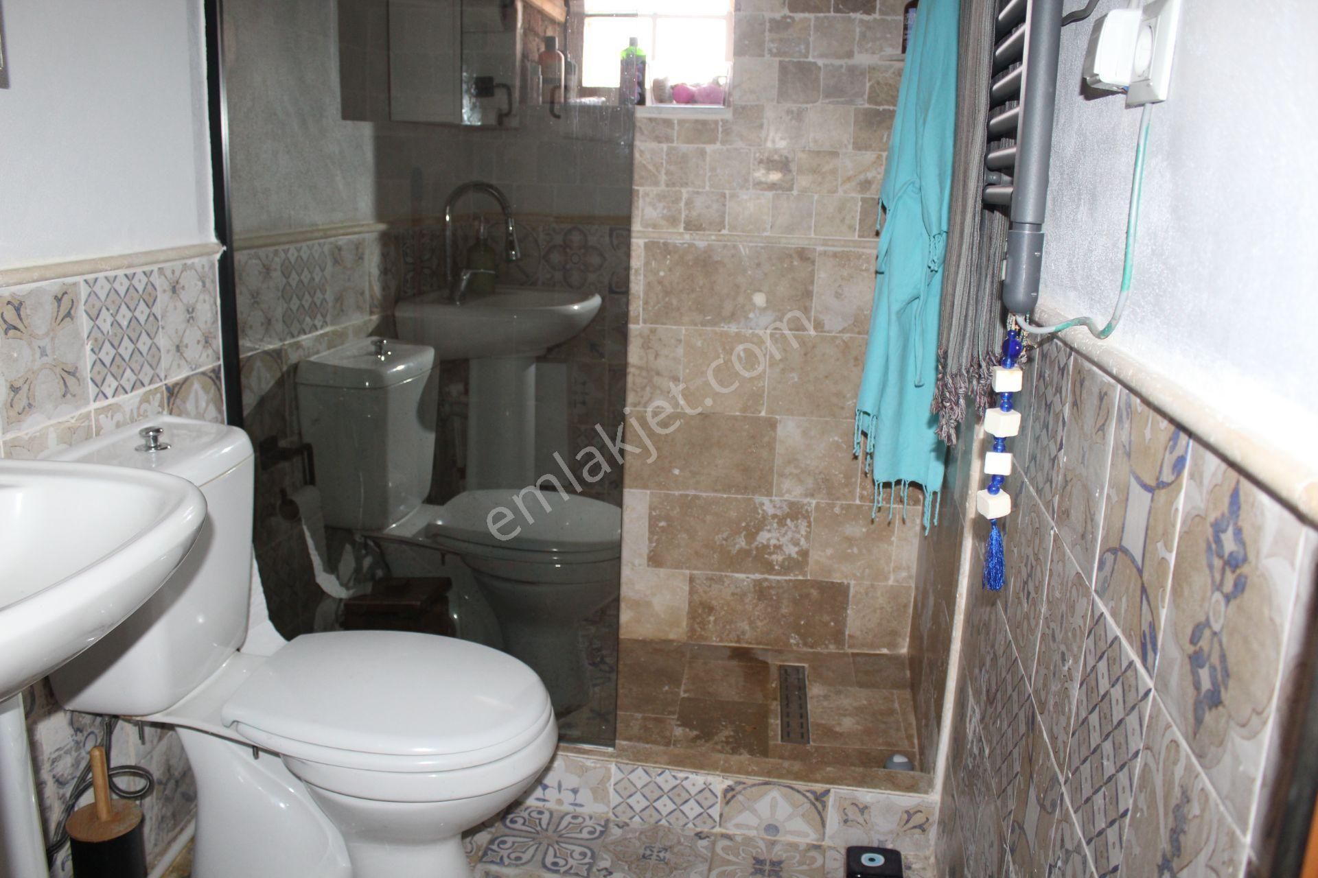 Ayvada'dan Ayvalık Merkez'de Deniz Manzaralı Ve Bahçeli 2 Katlı Taş Evi - Görsel 11