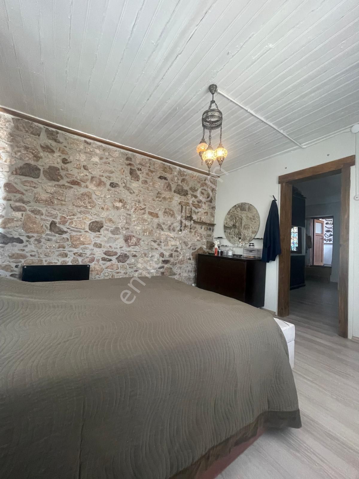 Ayvada'dan Ayvalık Merkez'de Deniz Manzaralı Ve Bahçeli 2 Katlı Taş Evi - Görsel 7