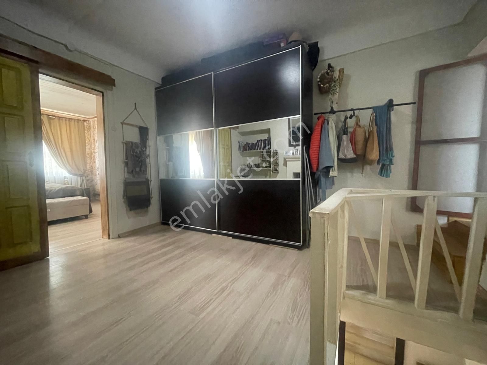 Ayvada'dan Ayvalık Merkez'de Deniz Manzaralı Ve Bahçeli 2 Katlı Taş Evi - Görsel 25