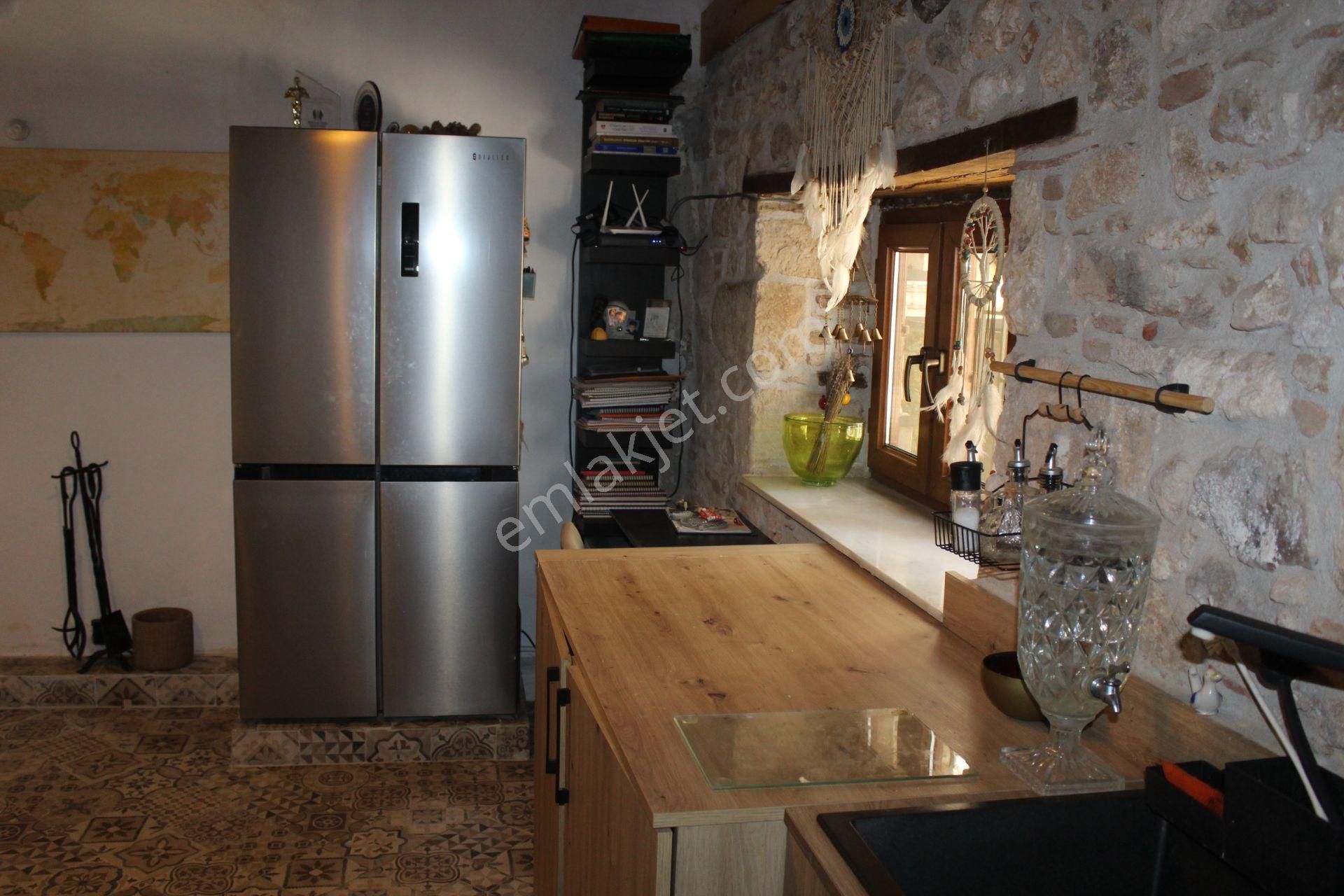 Ayvada'dan Ayvalık Merkez'de Deniz Manzaralı Ve Bahçeli 2 Katlı Taş Evi - Görsel 20