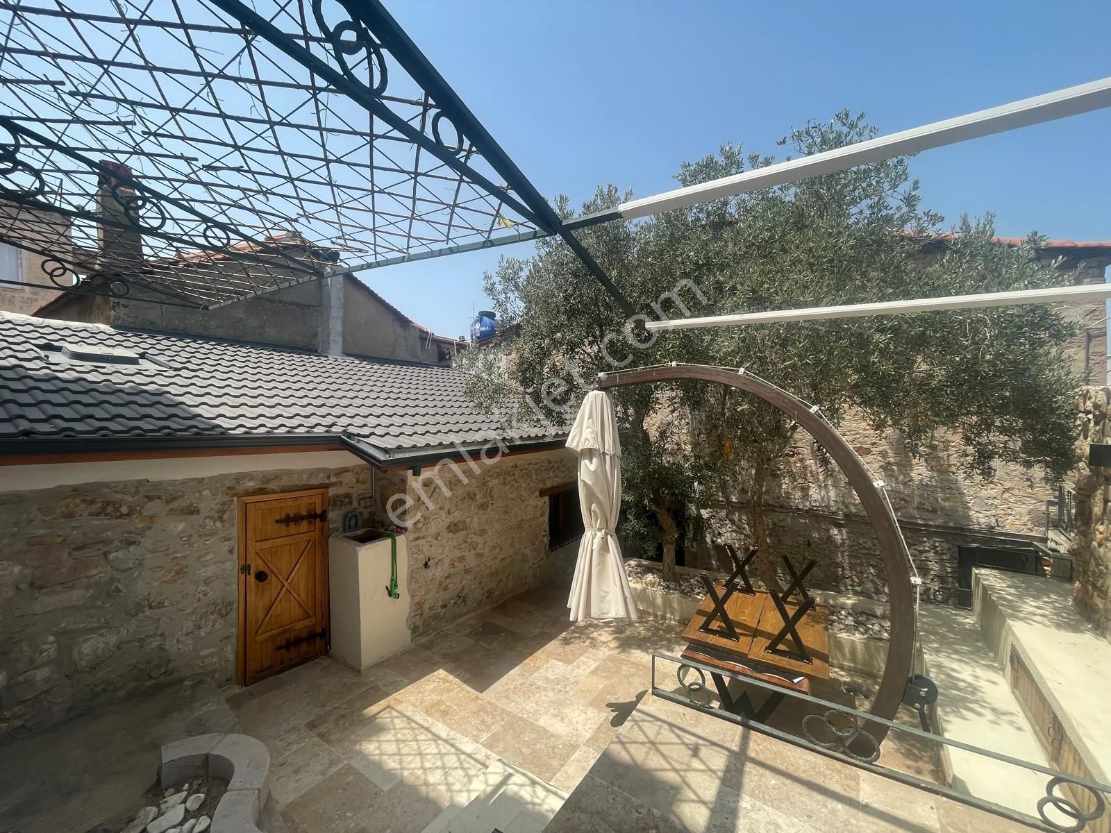 Ayvada'dan Ayvalık Merkez'de Deniz Manzaralı Ve Bahçeli 2 Katlı Taş Evi - Görsel 35