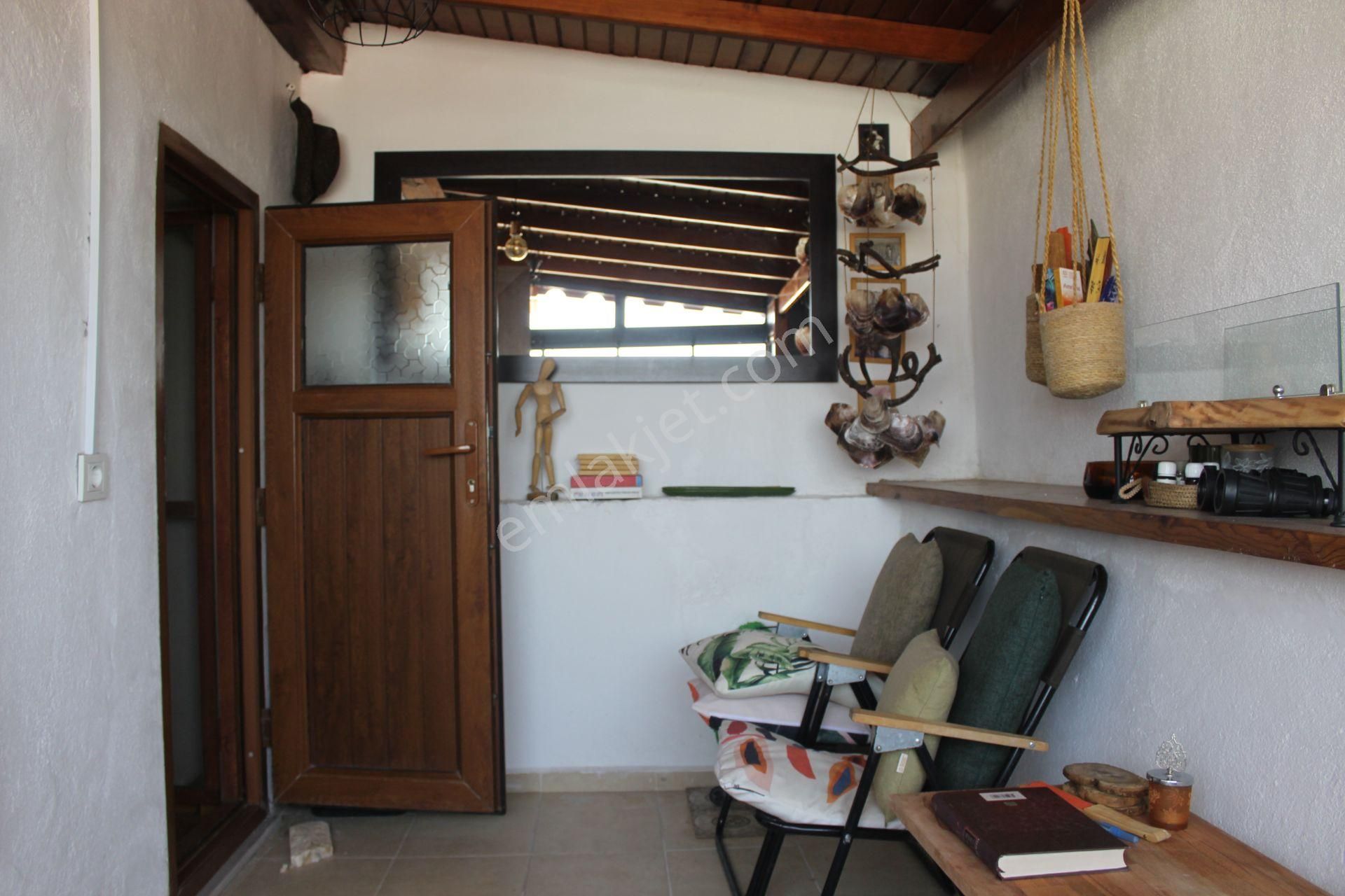 Ayvada'dan Ayvalık Merkez'de Deniz Manzaralı Ve Bahçeli 2 Katlı Taş Evi - Görsel 8