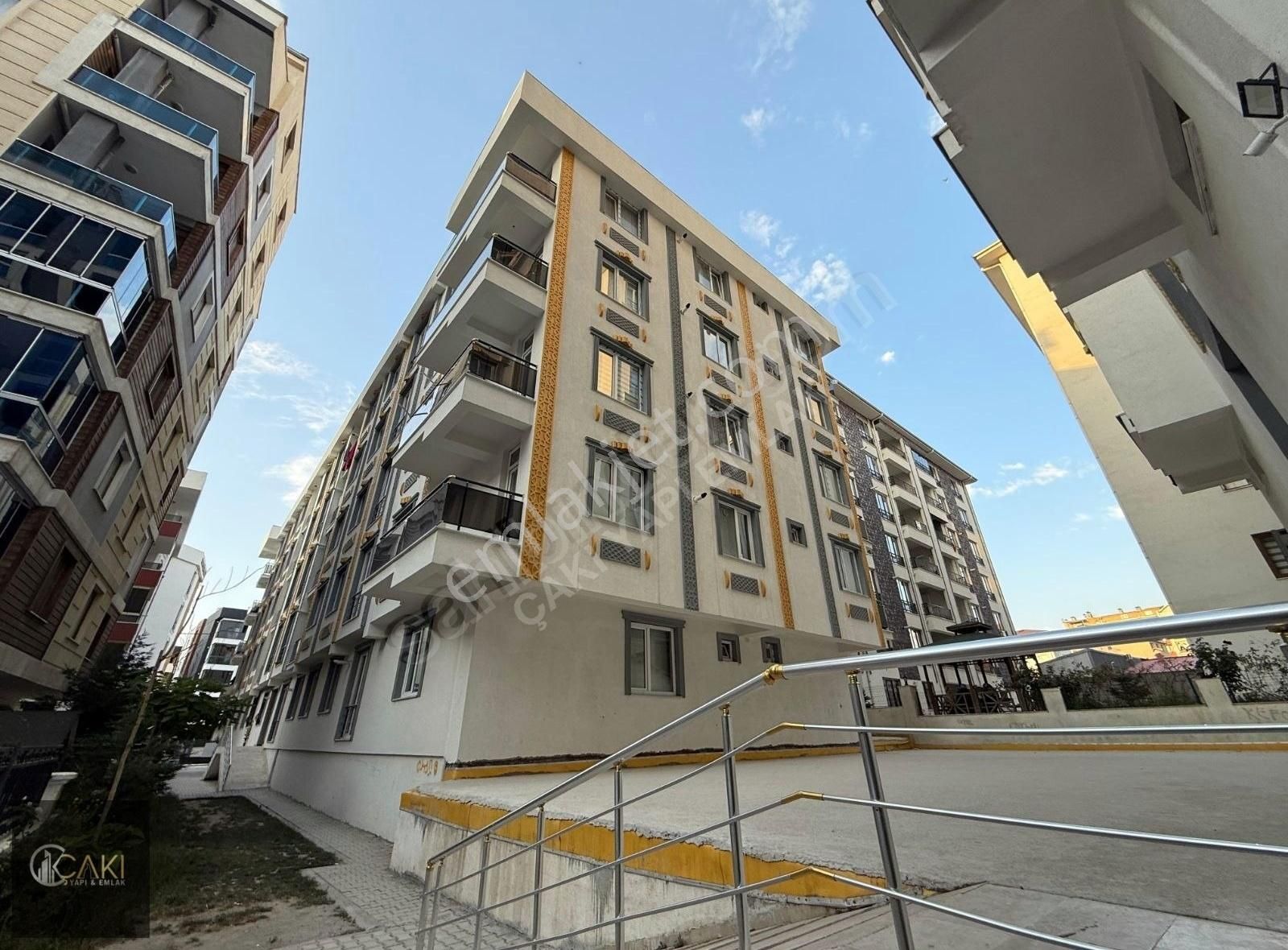 Çakı Yapı Emlaktan Satılık 2+1 Daire