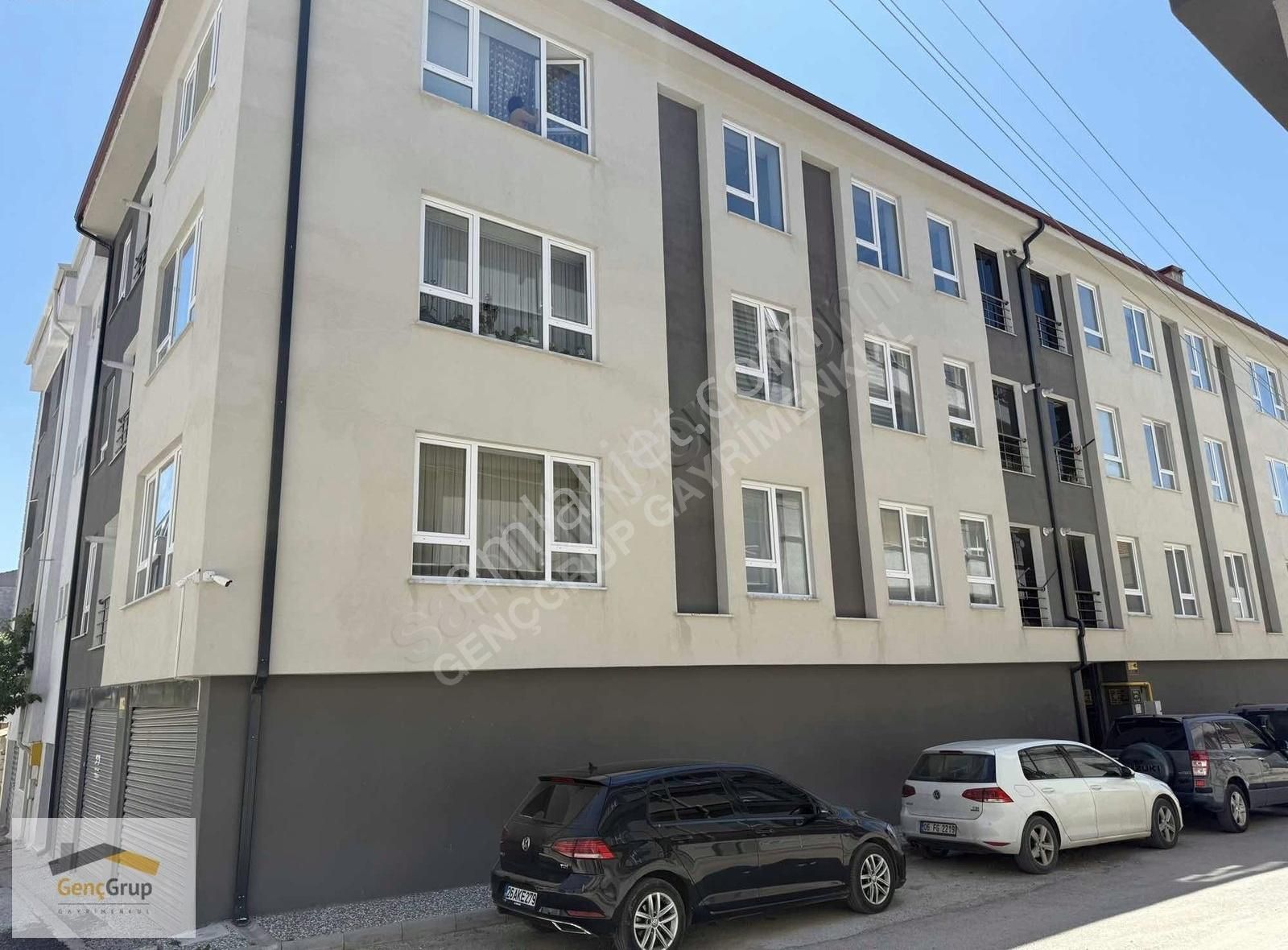 *genç Grup* Kapalı Pazar Yakını Balkon'lu,şık Geniş Ferah 1+1...