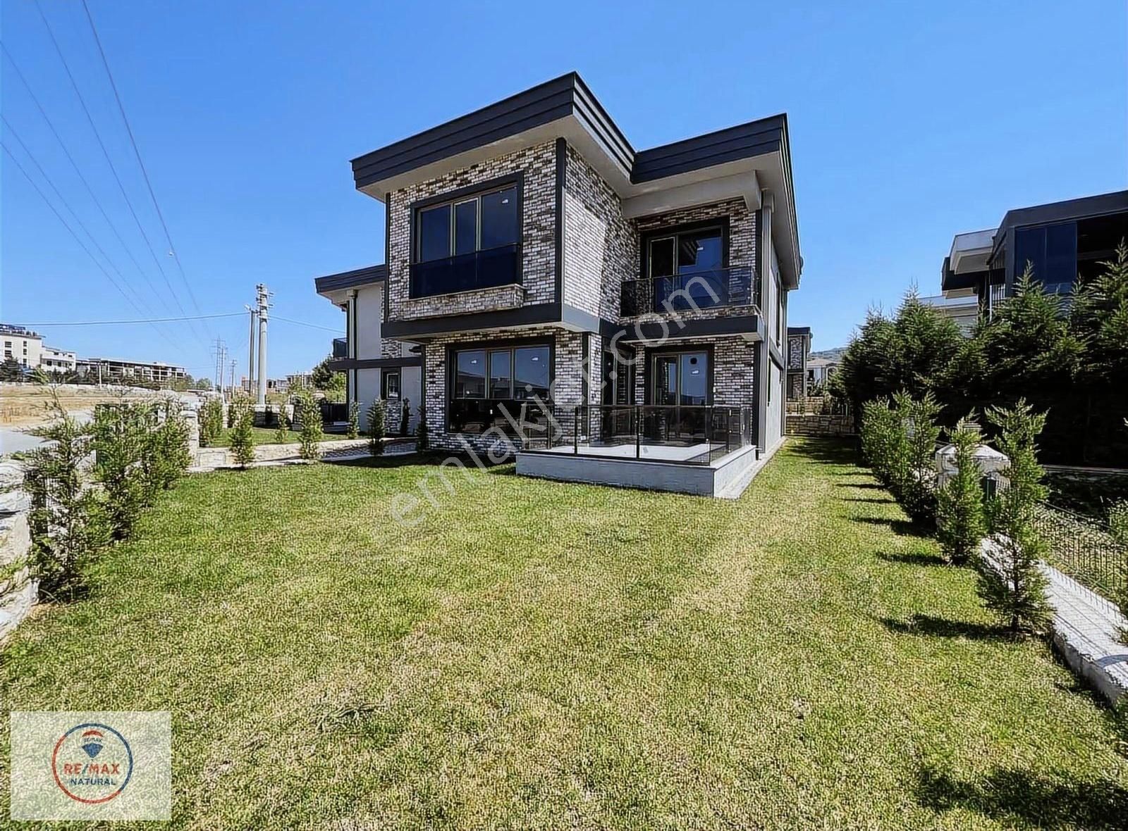 Remax Naturel'den Yeniköy Mah. Satılık Ultra Lüks 4+1 Villa