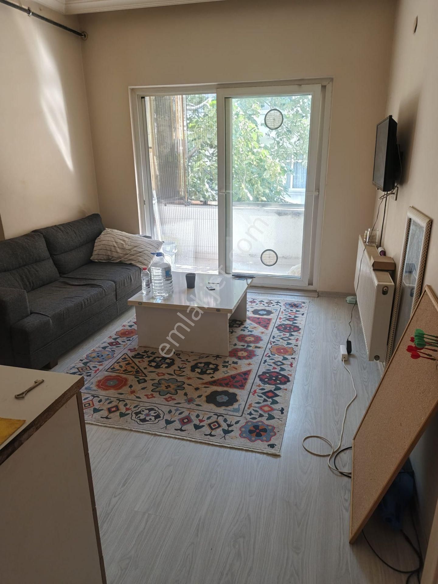 Kapalı Pazar Karşısı Kiralık Eşyalı 1+1 Balkonlu Daire