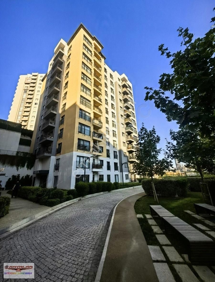 Ümraniye Emlak Konut Sitesin De Satılık 2+1 Daire