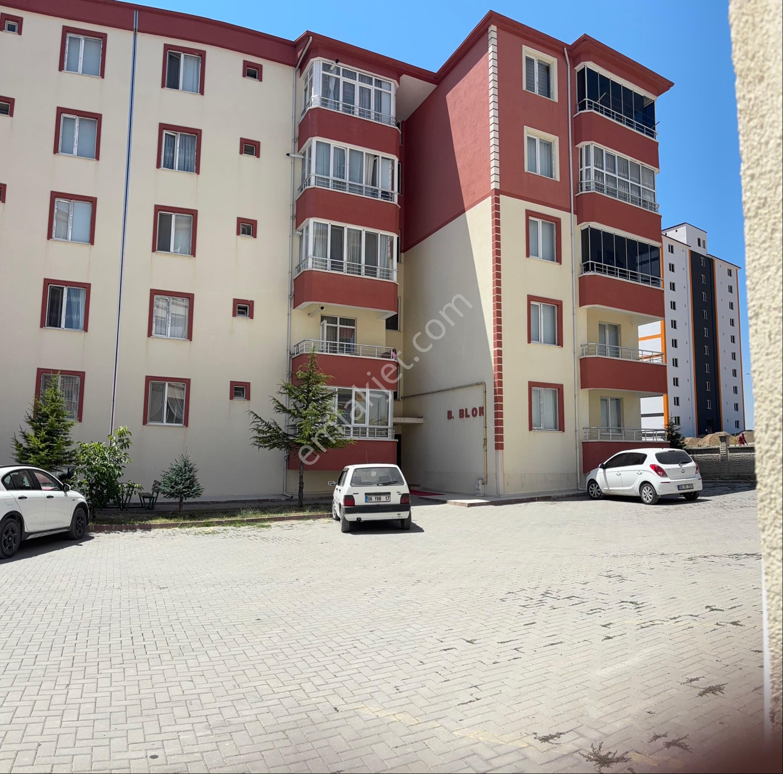 Güngör Emlaktan Ahmetefendi Mah. Eymenkent Sitesinde Satılık Daire