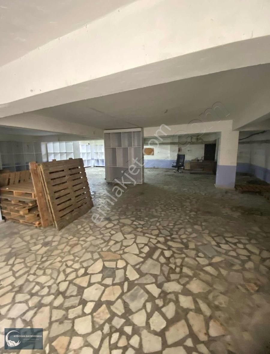 Sanayide 170 M2 Yarı Bodrum Kiralık İş Yeri