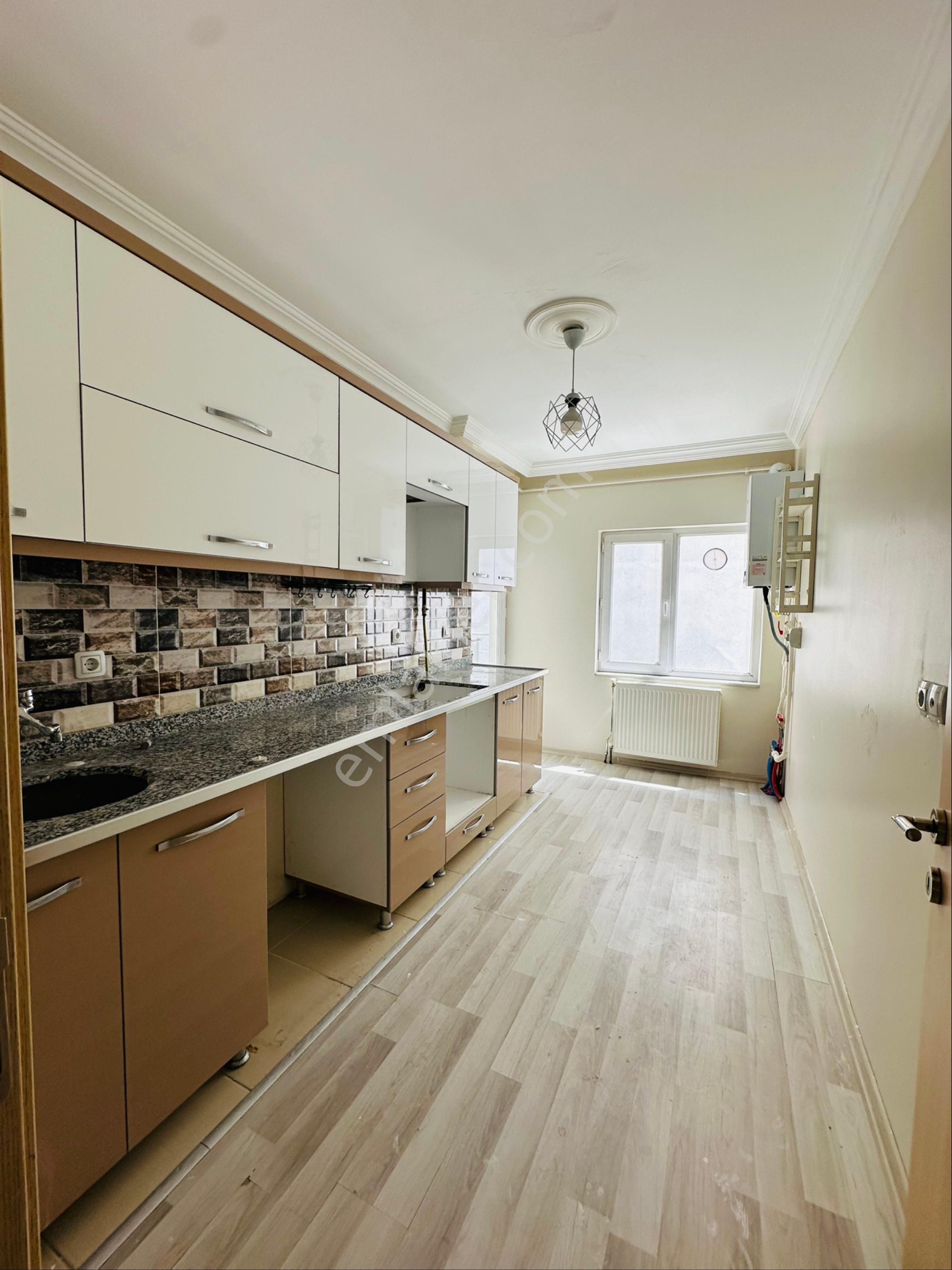 Ydn Emlaktan Hafiziye'de Ayrı Mutfaklı Kiralık 2+1 Daire