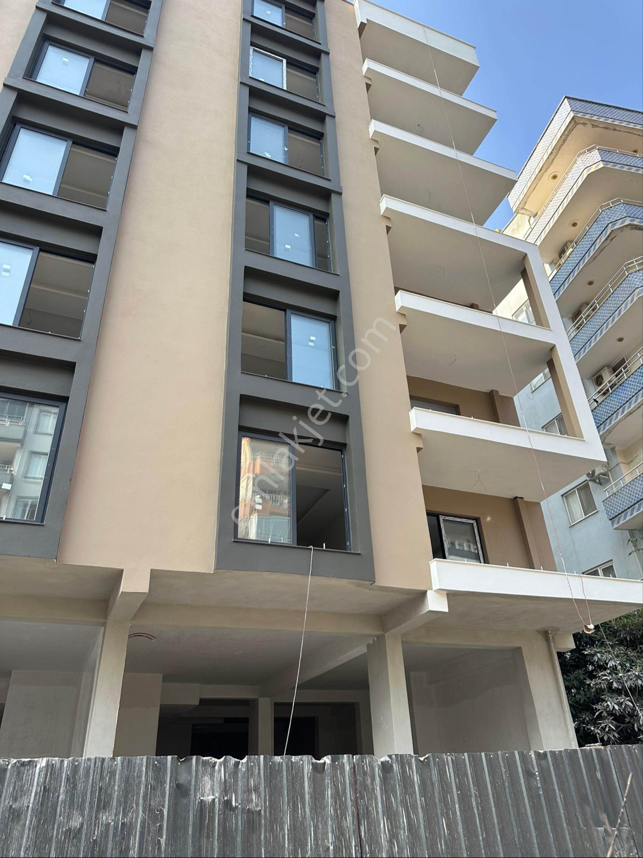 Silifke Merkez Atatürk Cad Üzerin De Satlık 4+1 Satılık