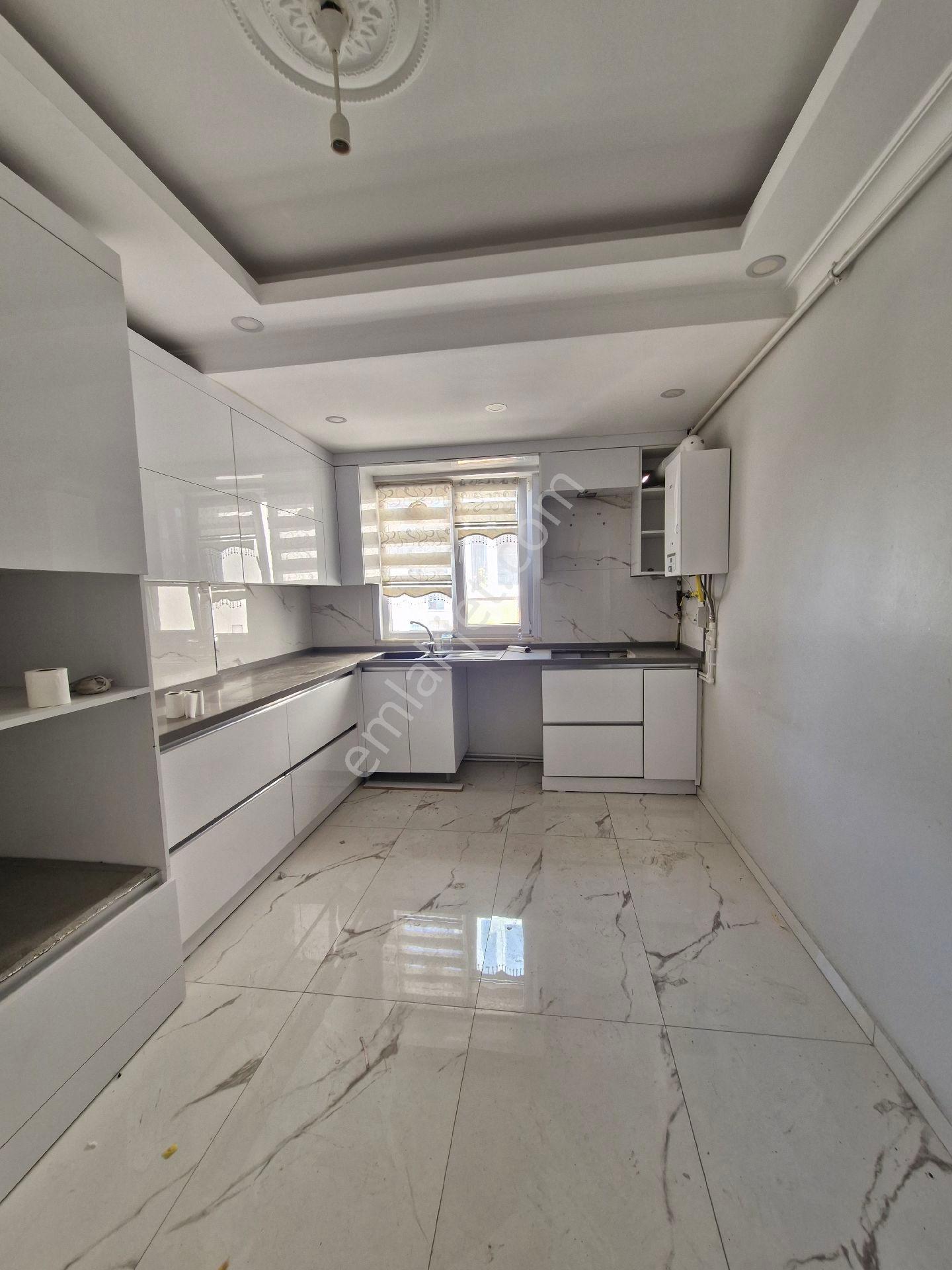 Küçükçekmece Cumhuriyet Mah. Macera Parkı Mevkii Satılık 4+2 180 M2 Dubleks - Görsel 2