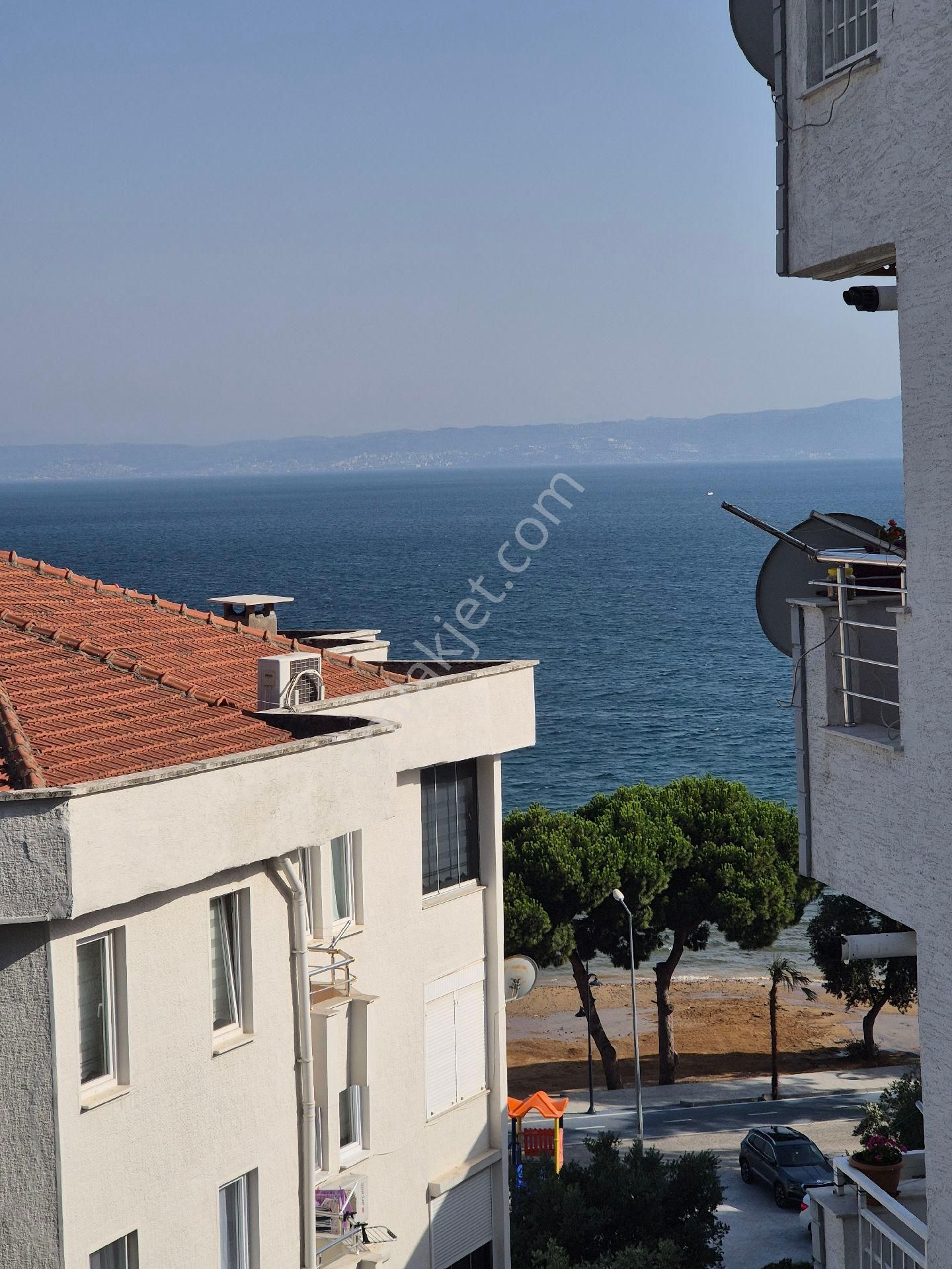 Armutlu'da Deniz Ve Doğa Manzaralı Denize 30 Adım Uzalkta 2+1 Daire