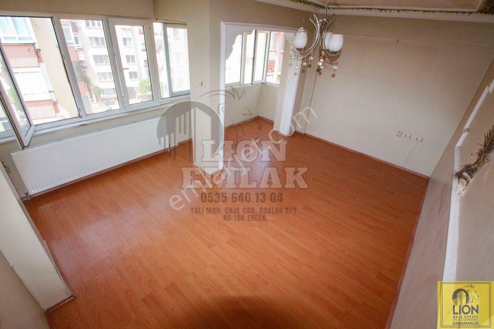 Erdek Yalı Mahallesi'nde Satılık 2+1 Şahane Konumlu Masrafsız Daire