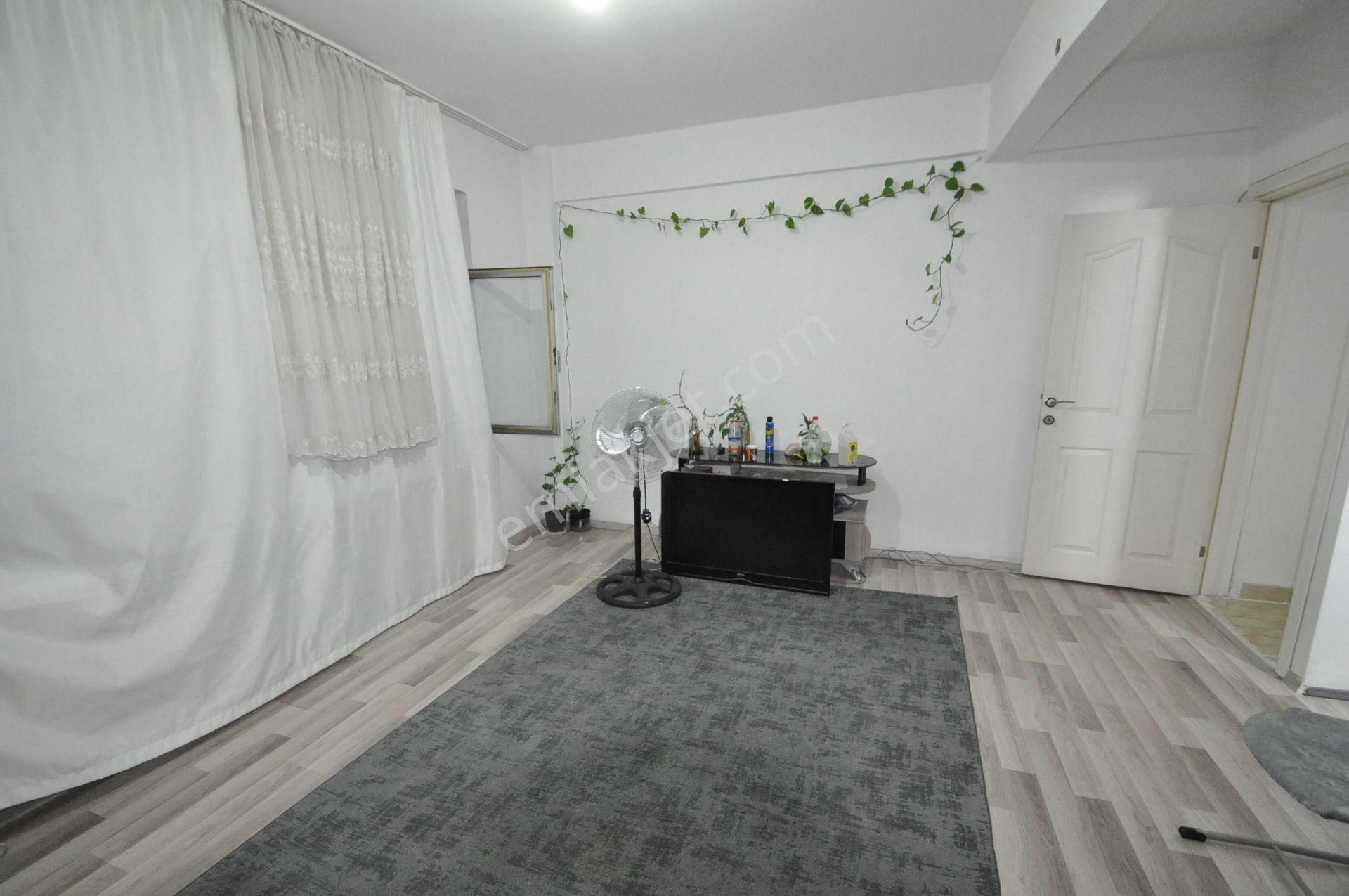 Bayrampaşa Kartaltepe Kaçmazdan Satılık 72m2 Arakat Balkonlu Temiz Daire - Görsel 2