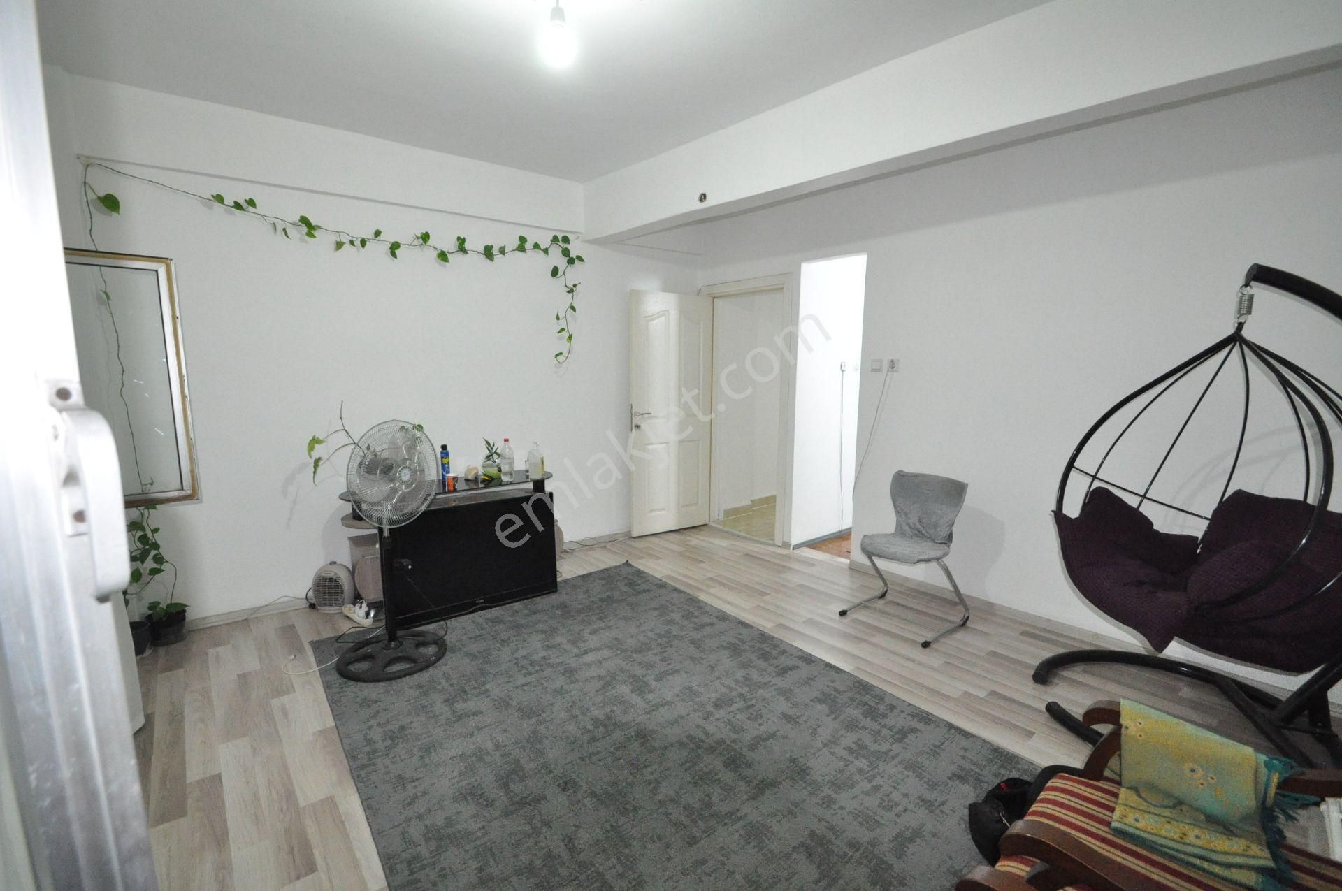 Bayrampaşa Kartaltepe Kaçmazdan Satılık 72m2 Arakat Balkonlu Temiz Daire - Görsel 3