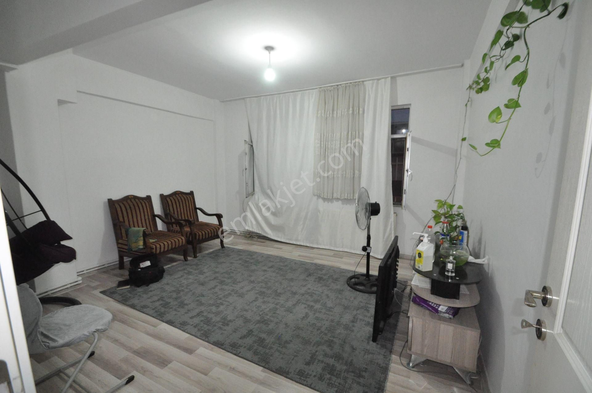 Bayrampaşa Kartaltepe Kaçmazdan Satılık 72m2 Arakat Balkonlu Temiz Daire