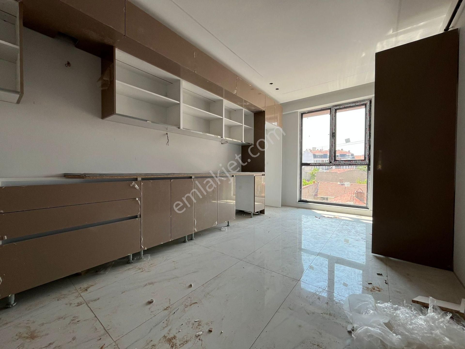 Eğitimciler Caddesi Yakını G.odalı E.banyolu 3+1 Daire Bs-64