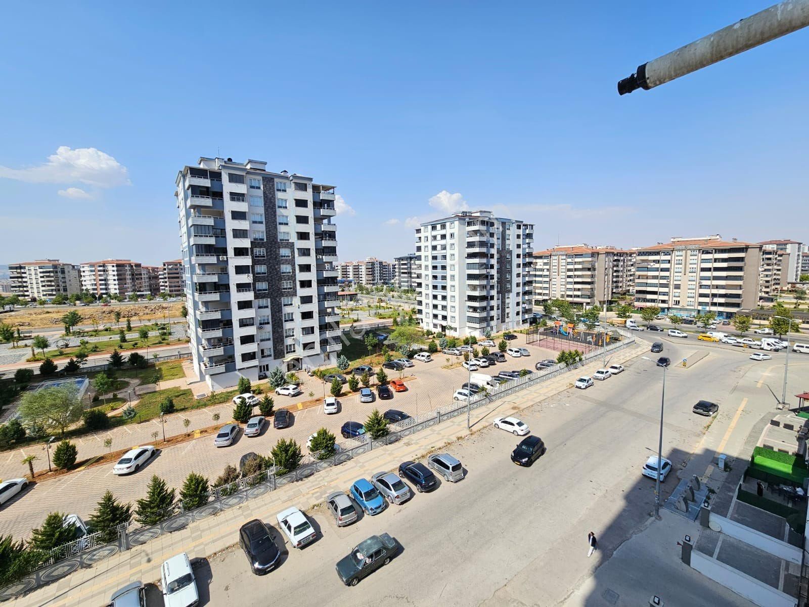 Zemheri Gayrimenkul'den Tramvaya Yürüme Mesafesinde 2+1 Bakımlı Satılık Daire