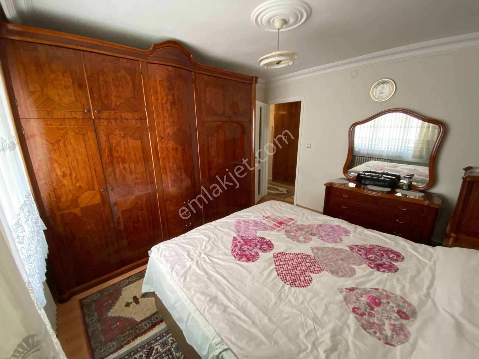 Ege Emlak'tan Hastane Caddesinde Kiralık 3+1 Daire