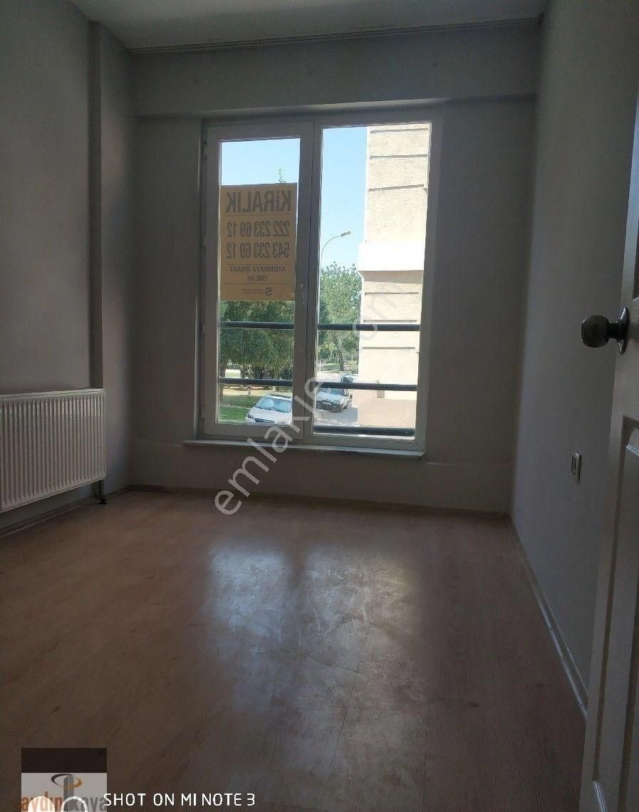 Sütlüce'de Üniversite Karşısında Kiralık 1+1 Yeni Boyalı Ayrı Mutfaklı Daire