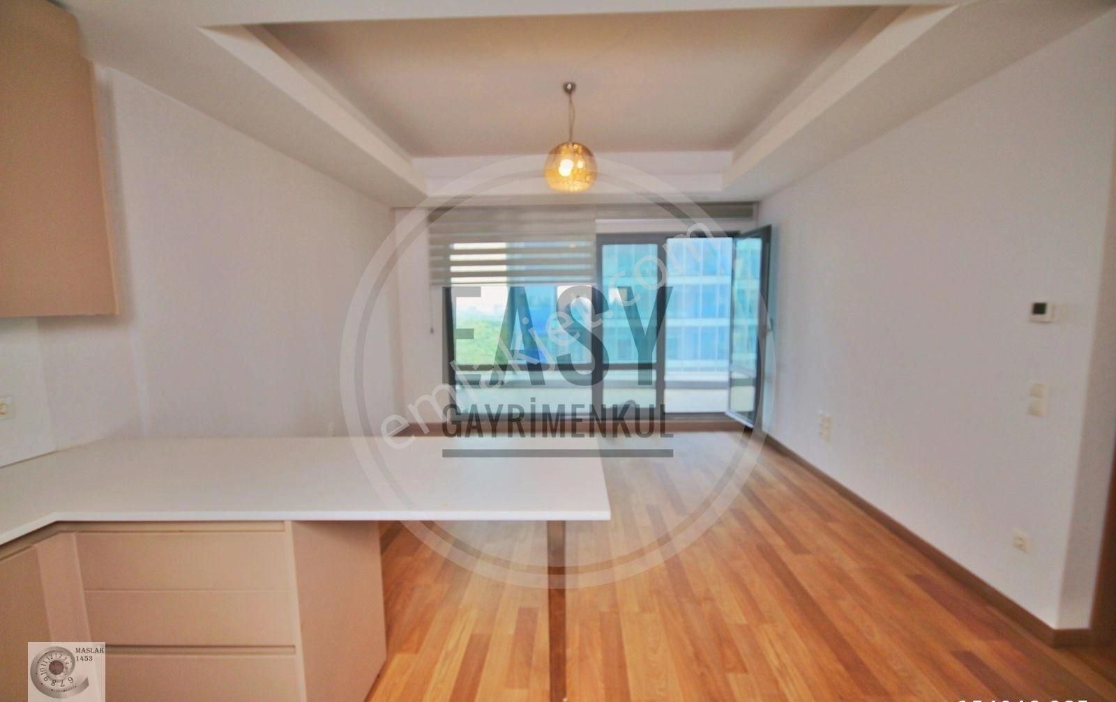 Ağaoğlu Maslak 1453 Sitesinde Teraslı Satılık 1+1 Daire ***boş***