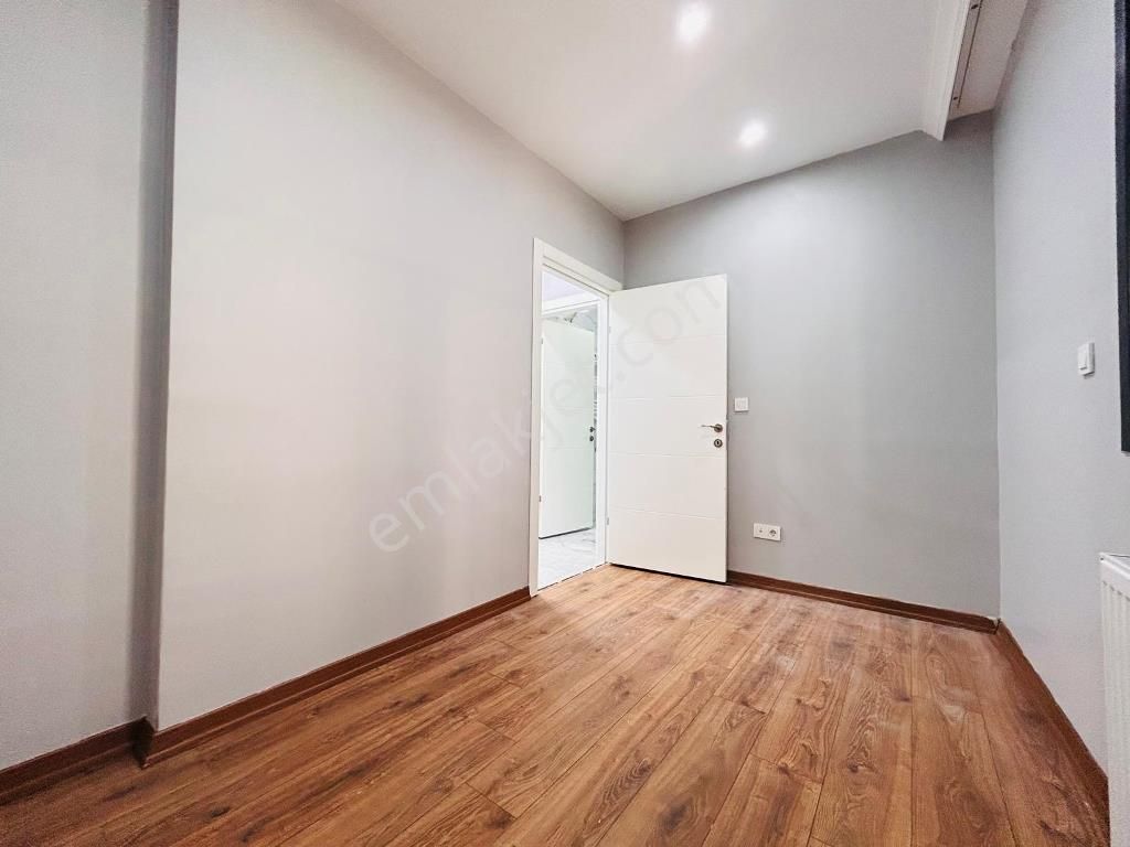 Altıntepe Sahilde Bahçe Teraslı 3 Yıllık 70m² Lüks 2+1!