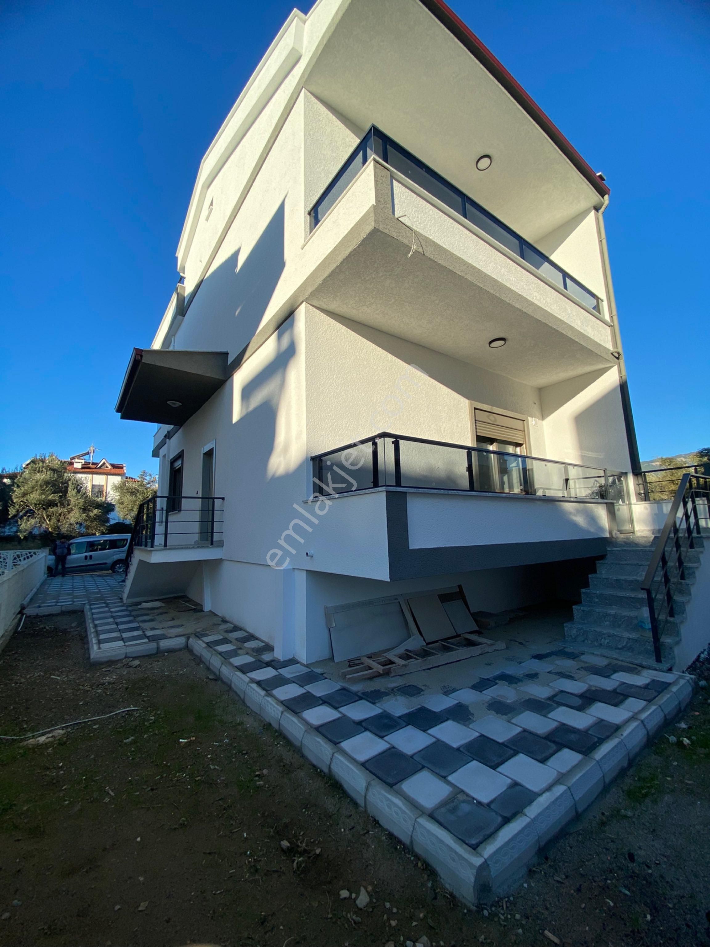 Güre’de 3+1 Ayrı Mutfak Satılık Lüx Villa - Görsel 2