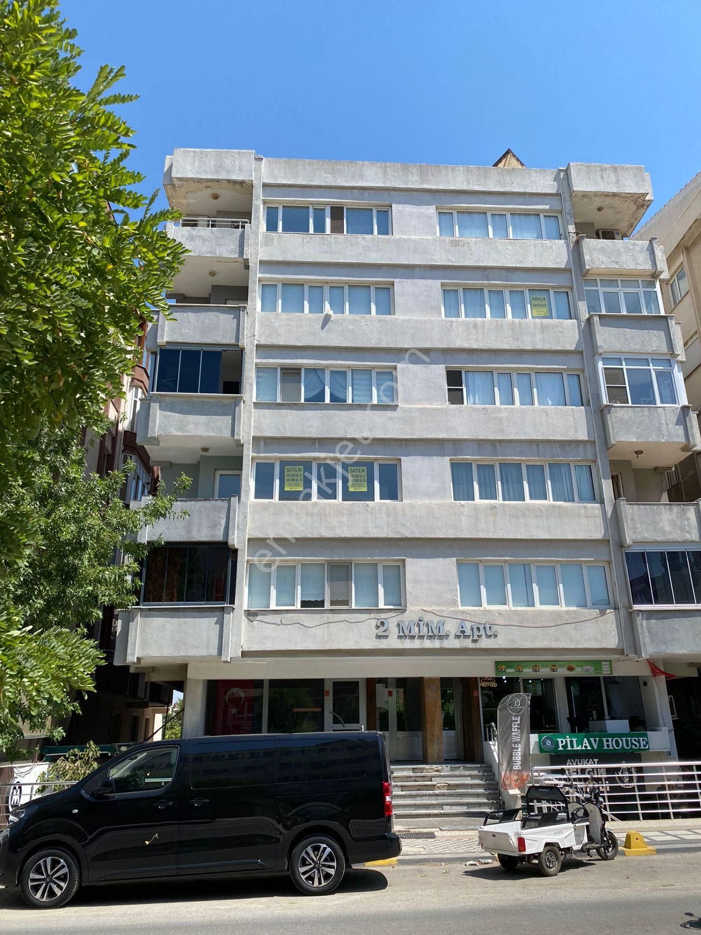 Ege Emlak'tan Hastane Caddesinde Satılık 3+1 Daire