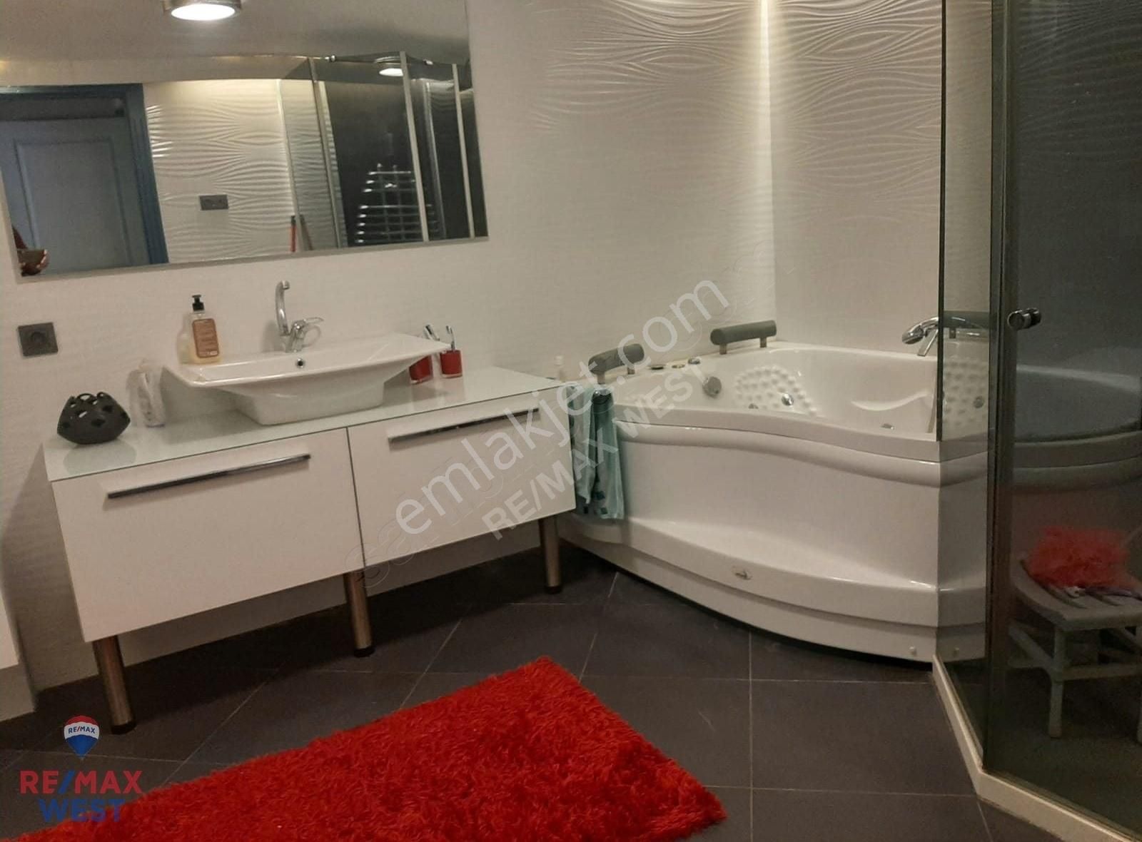 Aksoy'da Denize Yakın Eşyalı 3+1 Kiralık Daire