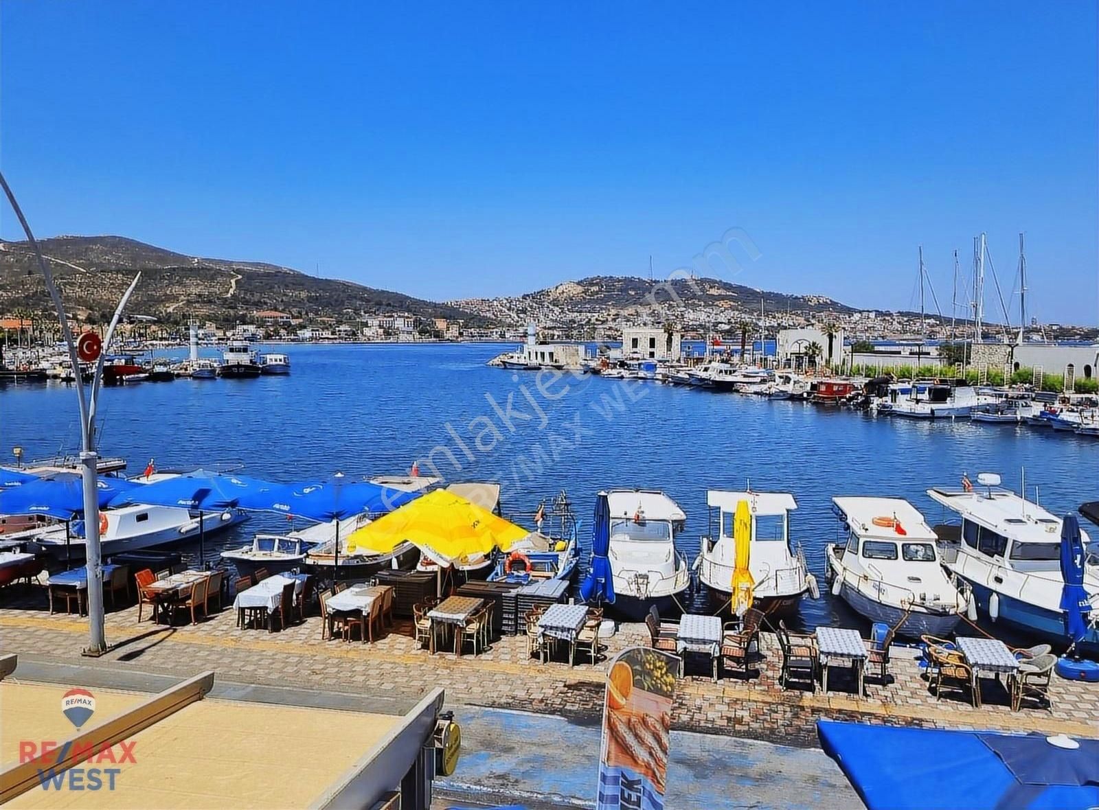 Yeni Foçada Denize Sıfır Satılık Müstakil Ev