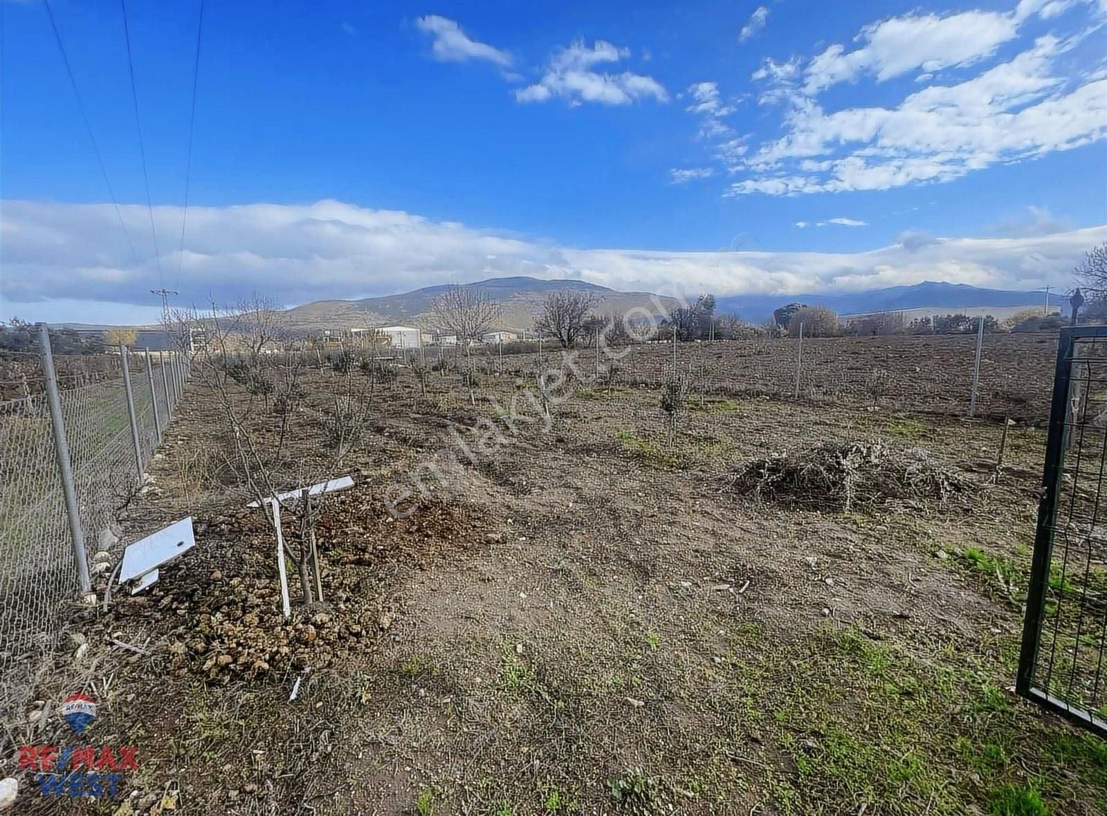 Aliaga Helvacı'da Çanakkale Yoluna 100 Mt Satılık Tarla