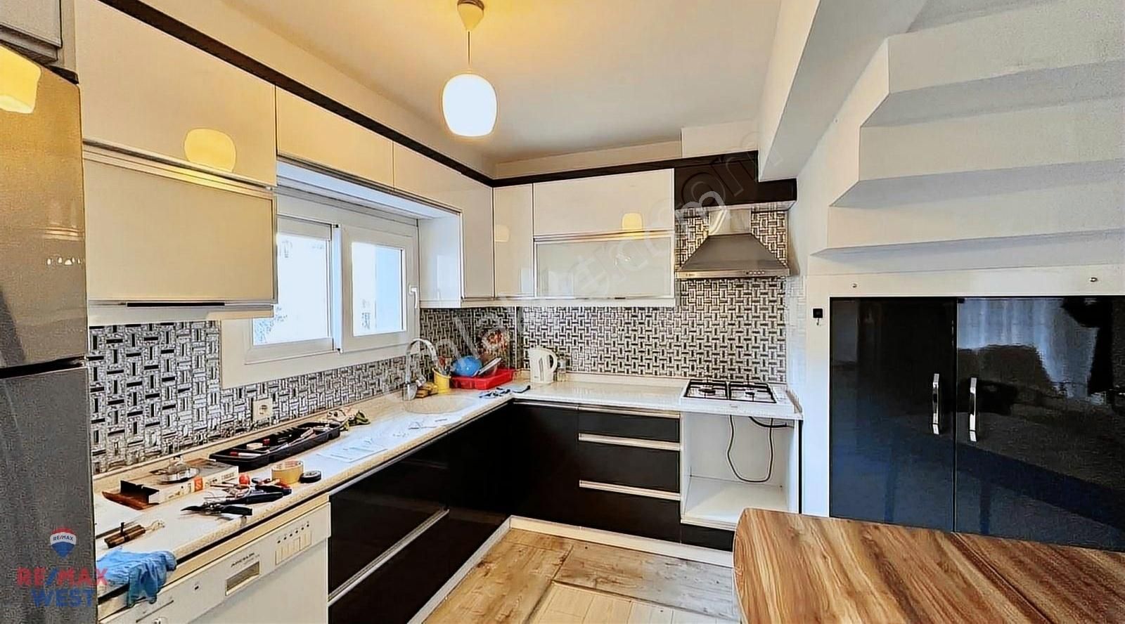 Karşıyaka Şemikler Mavi Şeh.izban Yakını Eşyalı Kiralık Dublex