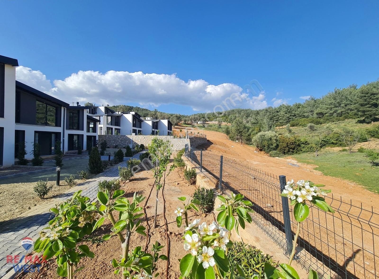 Kemalpaşa Kuyucak Site İçinde Satılık Villa