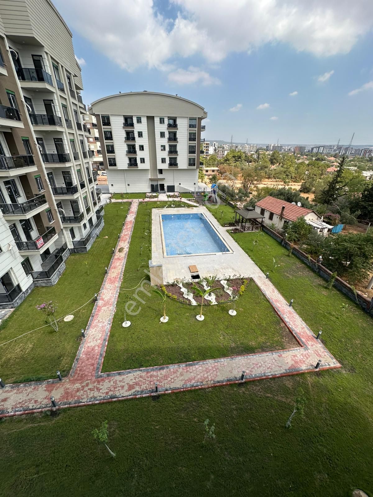 Yeni Şehir Hast. 2 Dk Mesafede Havuzlu 1+1 Satılık Daire