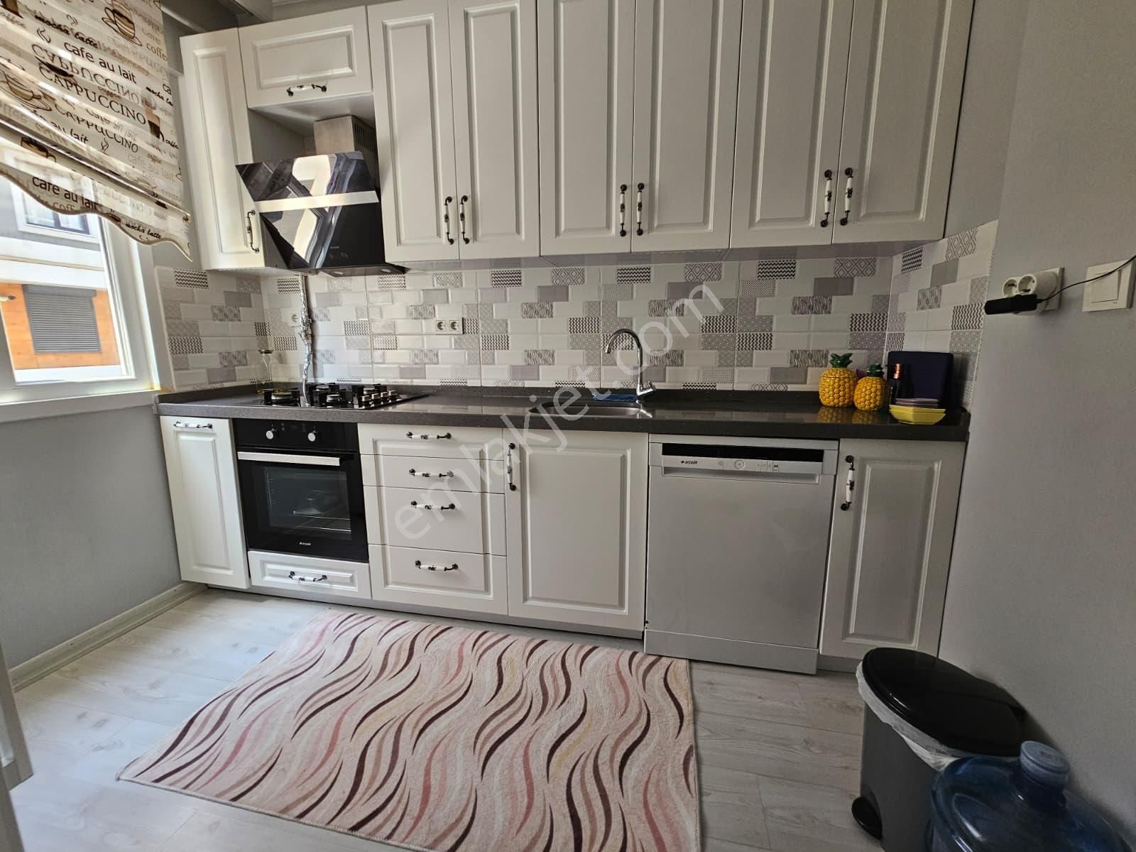 Maltepe Feyzullah Caddesi Üzerinde Marmaraya 5dk Kombili 3+1
