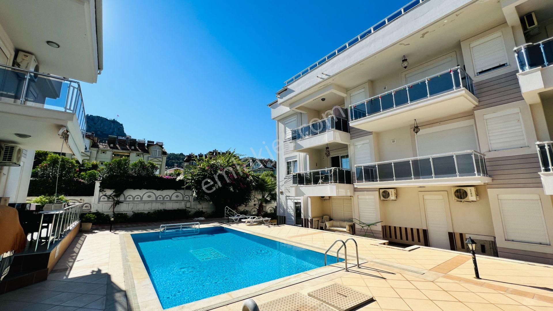 Kemer Merkezde Havuzlu Sitede Satılık 4+1 Dubleks Daire