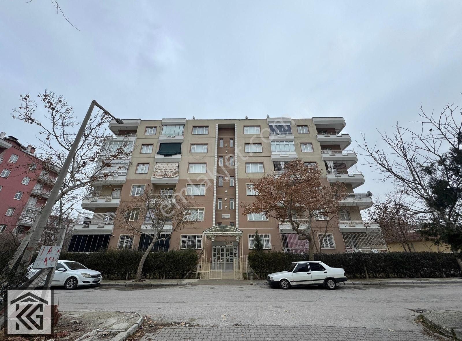 Kocalardan Fetih Caddesi Karatay Kongre Merkezi Yakını Geniş 3+1