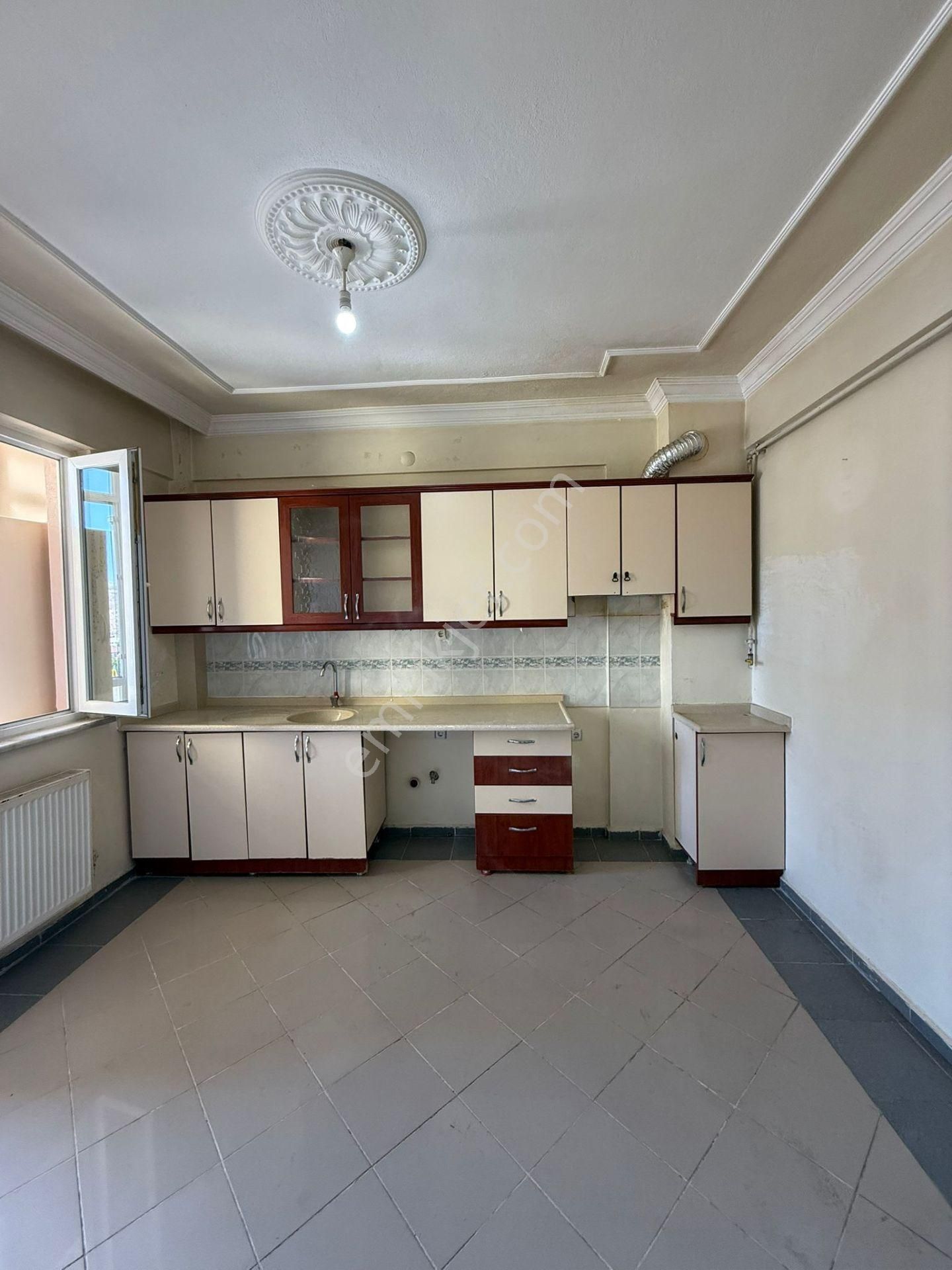 Elisa Gyo/ildem 5 Tramvay Yakını Durukent Sitesi 3+1 Ara Kat Kombili Güney Cephe Satılık Dairesi
