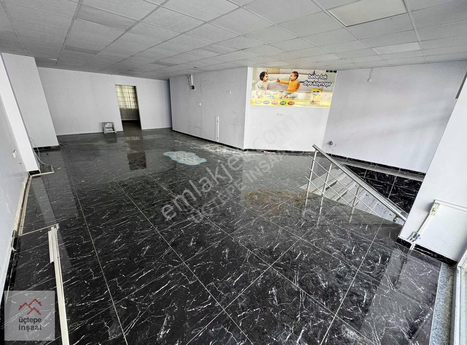 Aile Sağlık Merkezi Karşısı - Depolu Dükkan 300 M²