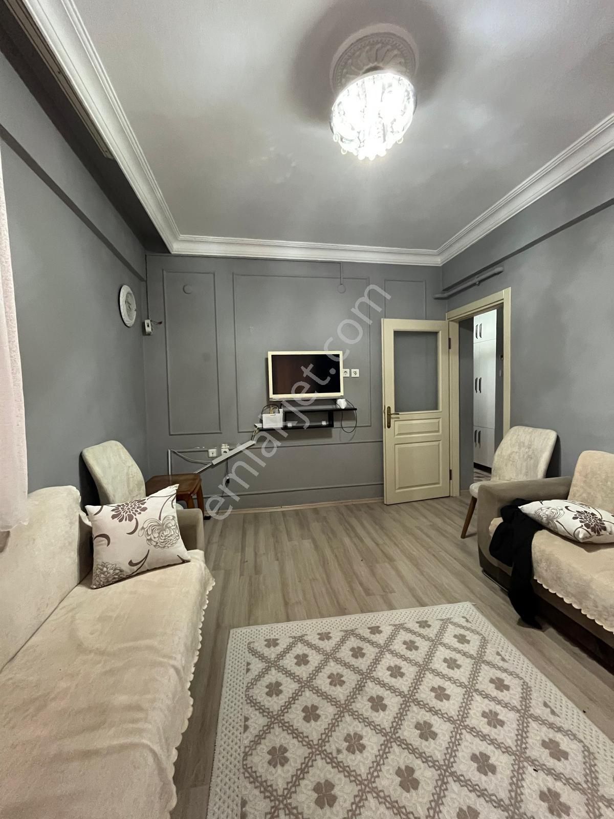 Güngören Mareşal Çakmak Mahallesi'nde 2+1 75 M2 Yüksek Giriş Satılık Daire