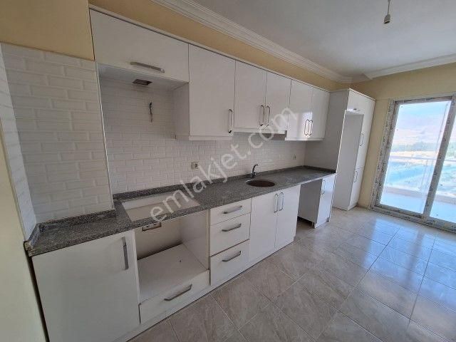 Bayraklıda Site İçinde 3+1 Satılık Daire