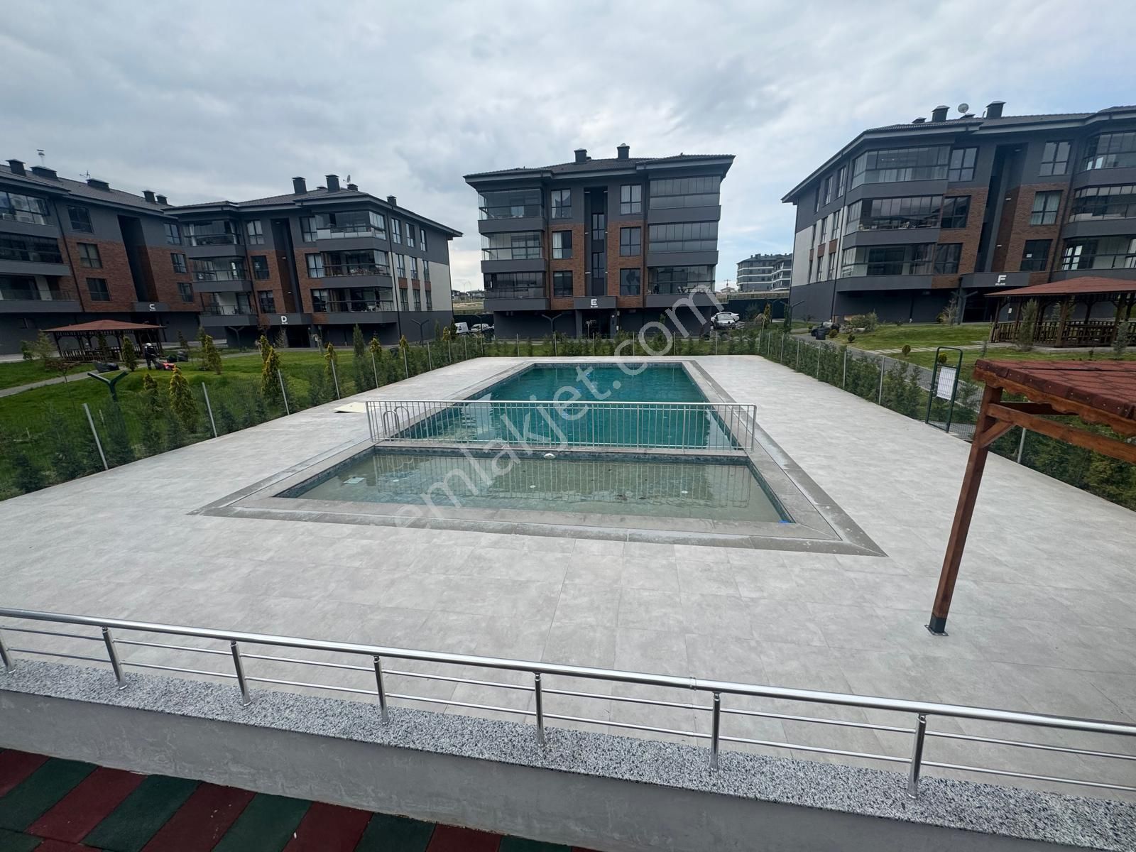 Zincirlikuyu Mah. Site İçi Lüks Havuzlu 4+1/öt-17