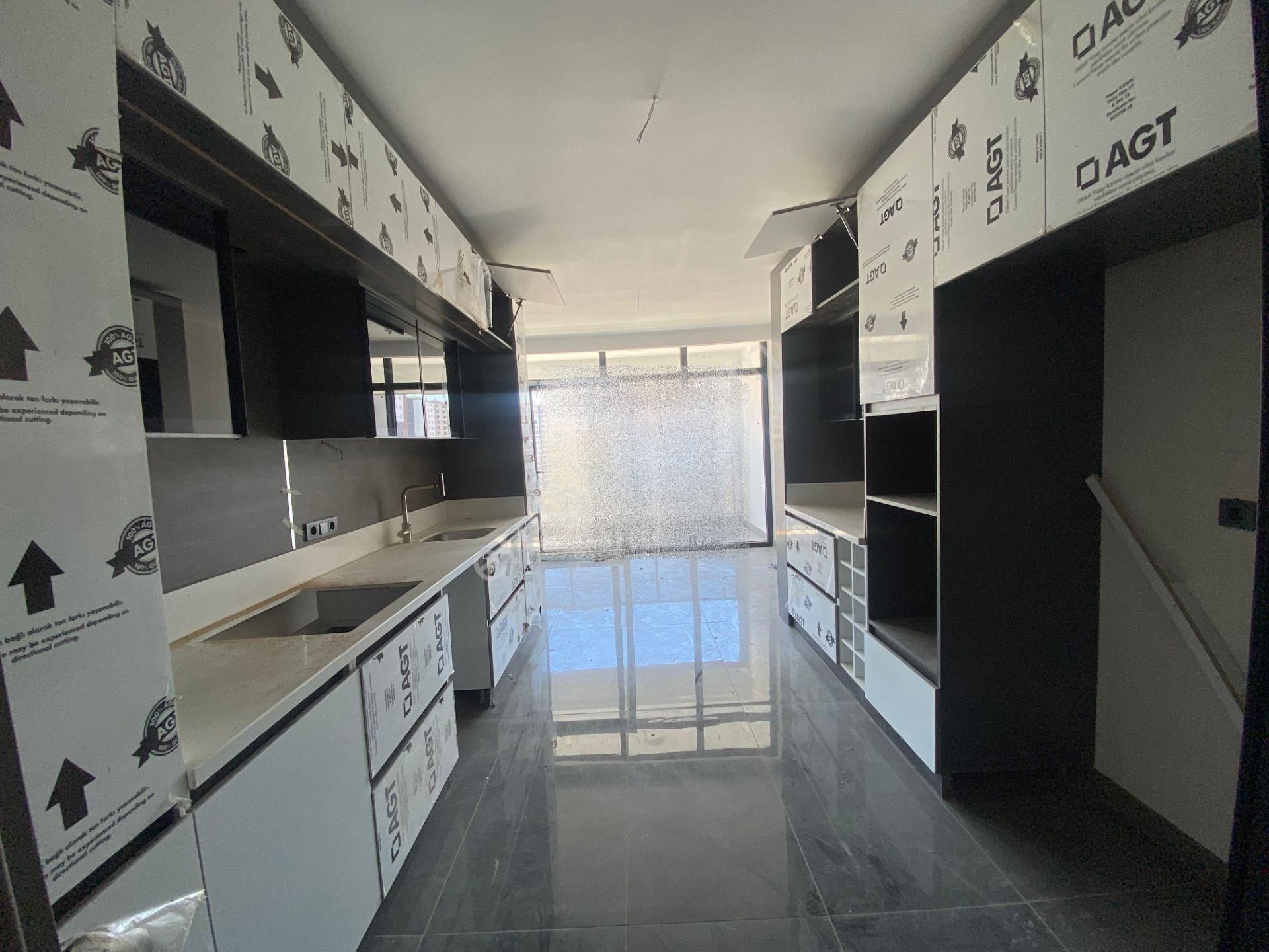Ovacık'da Lavanta Bahçesine Cephe Ara Kat 4+1 Site İçerisinde