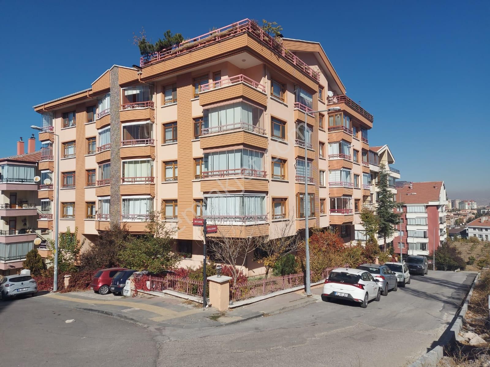 Asyapıdan 3+1 140m2 Asansörlü-kapalı Garajlı-teraslı-lüx Kombili