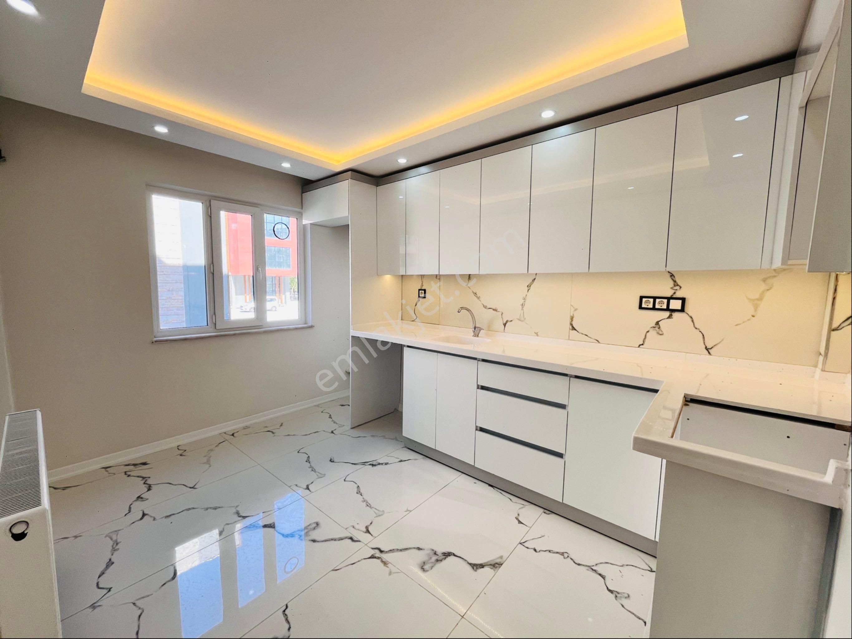 Alirıza Okulu Karşısı 3+1 Arakat Ultra Lüx Daire