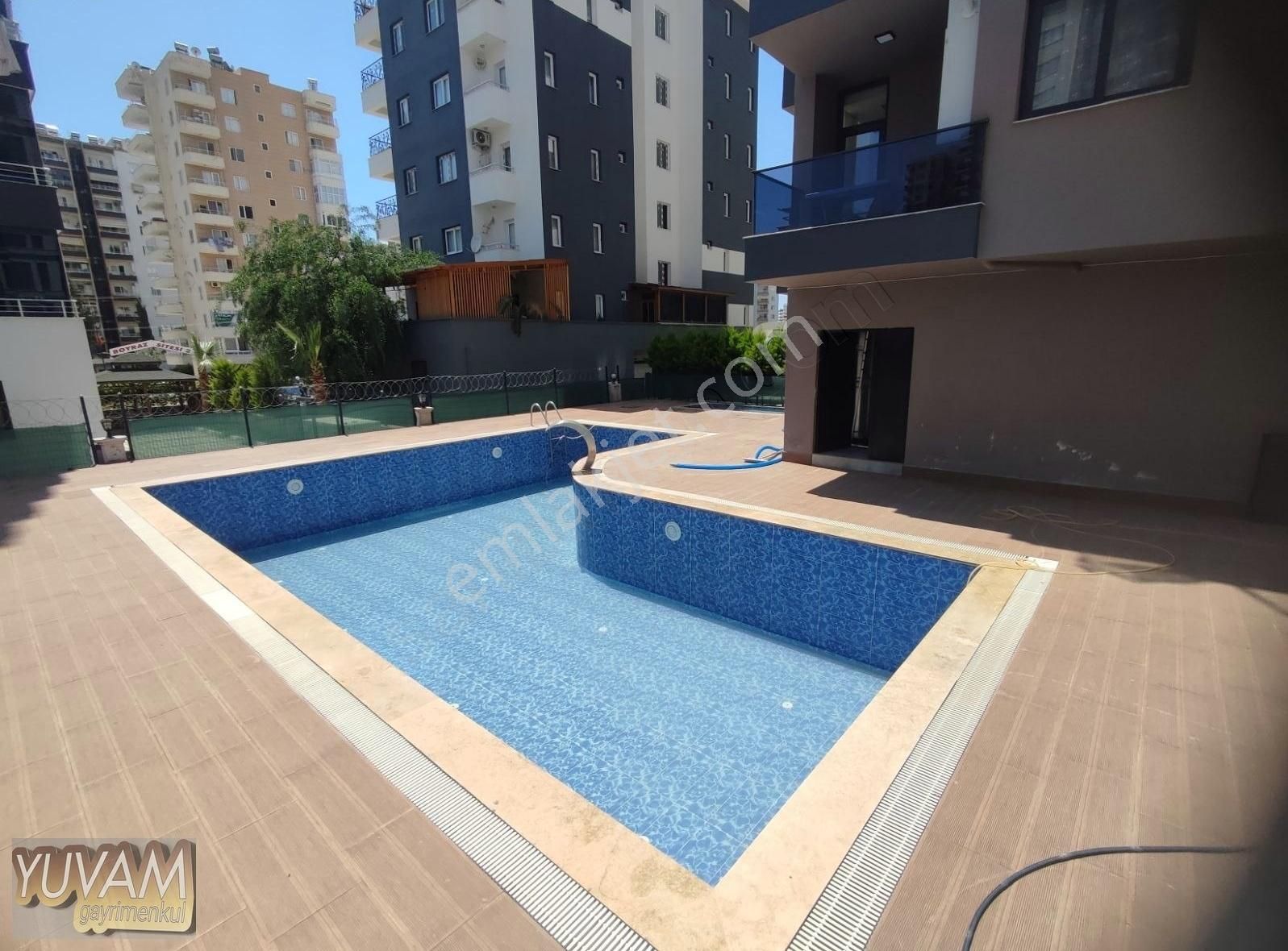 Mersin Mezitli De Denize Yürüme Mesafesinde 2+1 Daire