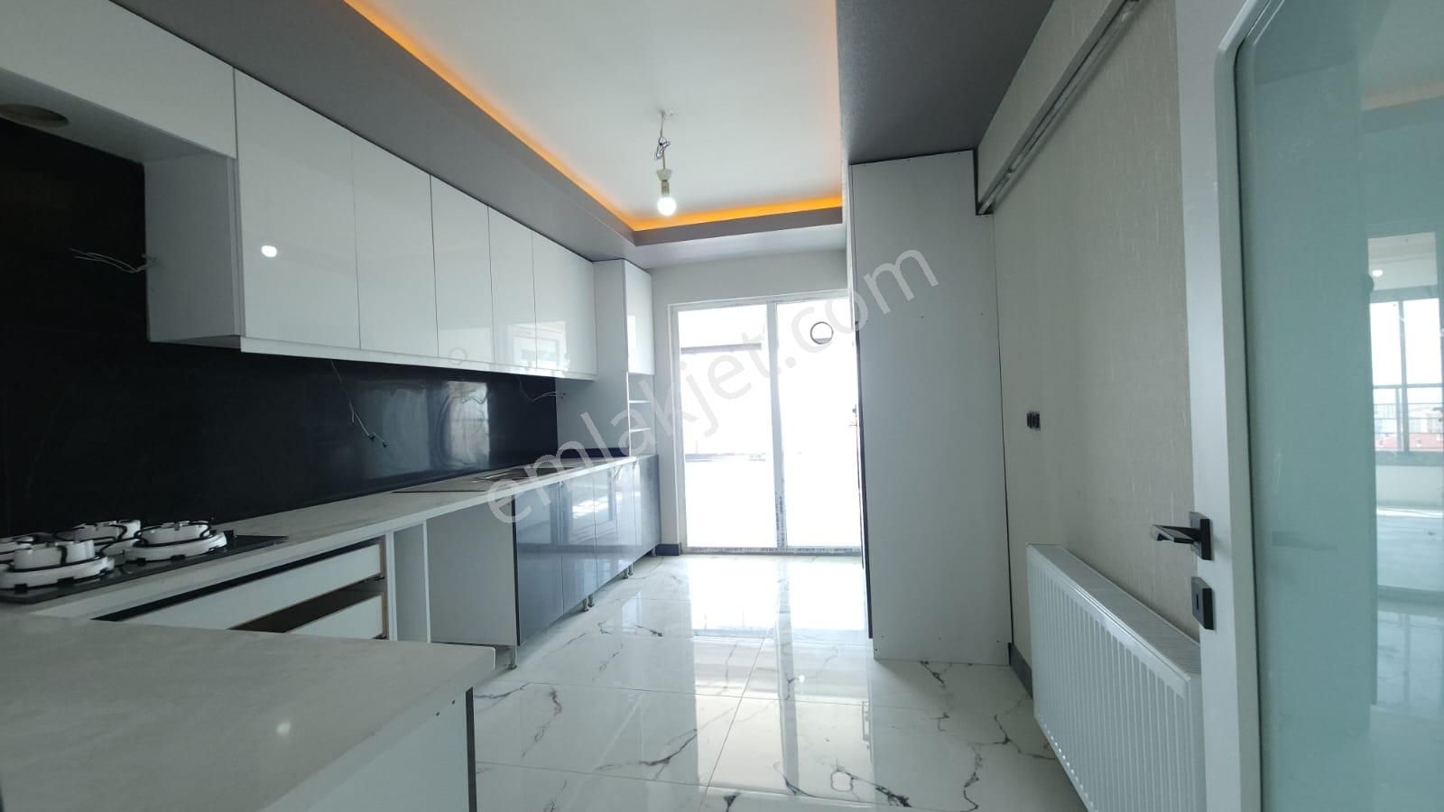 Pursaklar Mehmet Zengin Emlak'tan Otoparklı Çift Banyolu 9.kat 4+1 Ultra Lüks Sitede