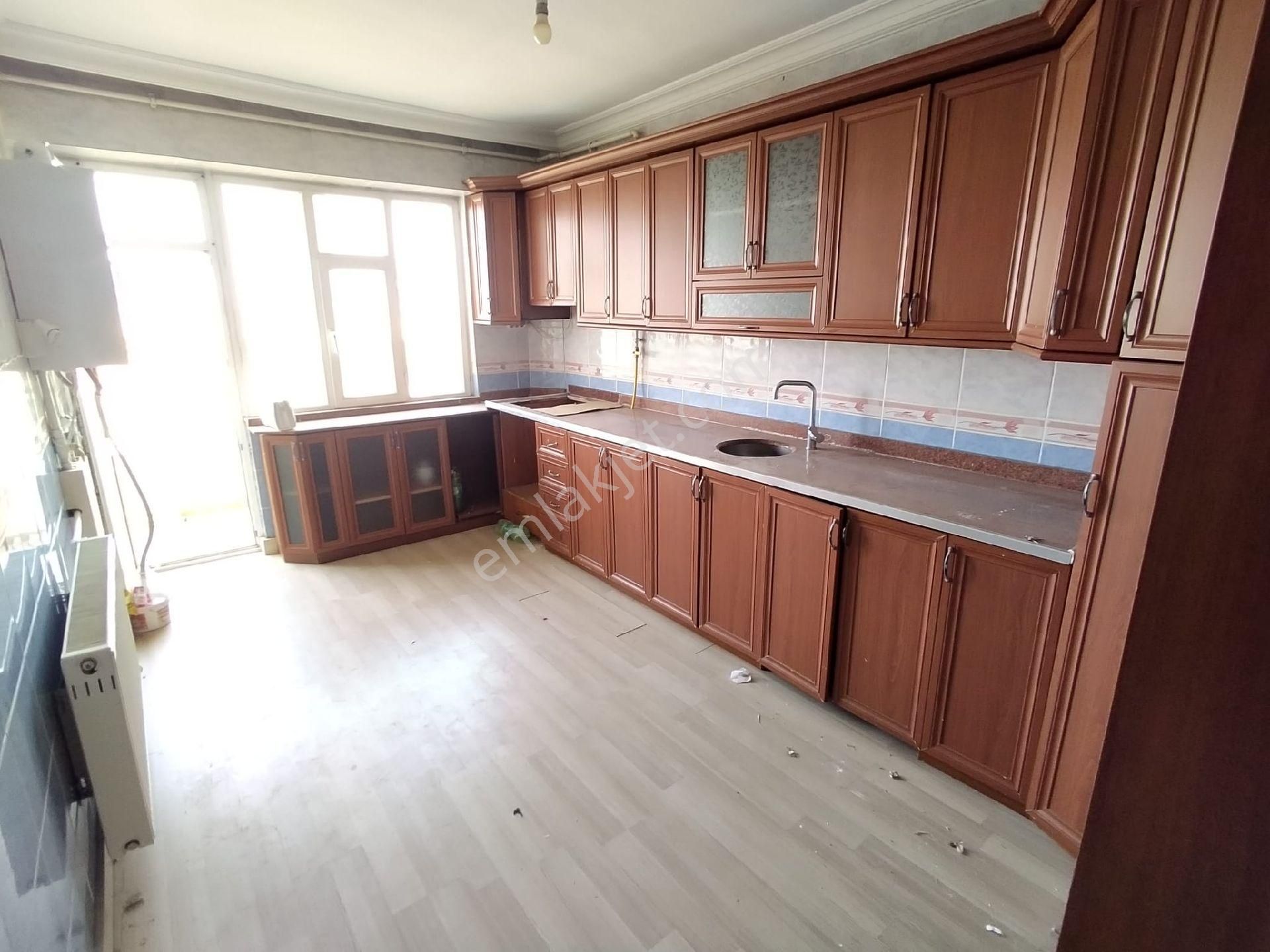 Kayapınar Belediyesi Civarında 3+1 Acil Satılık Daire